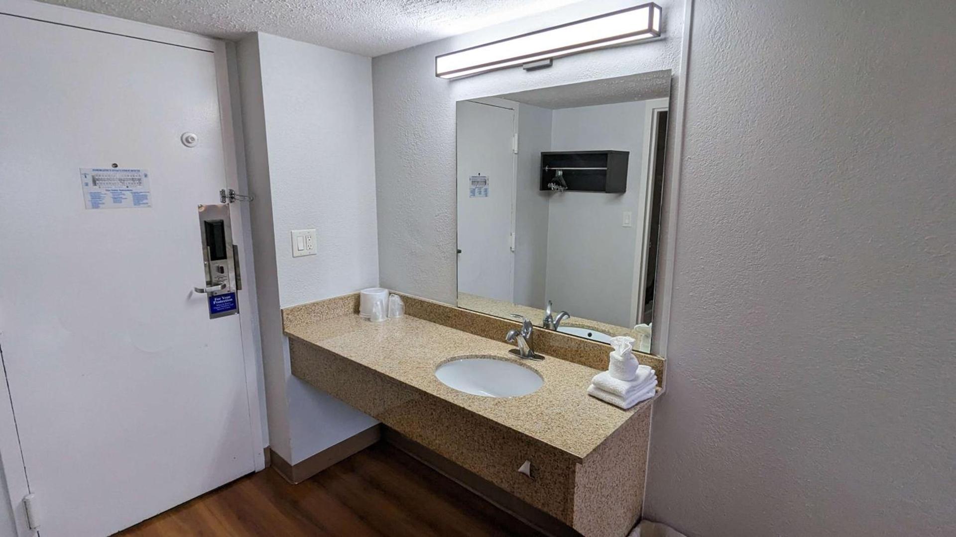 Motel 6-Framingham, MA - Boston West photo 15