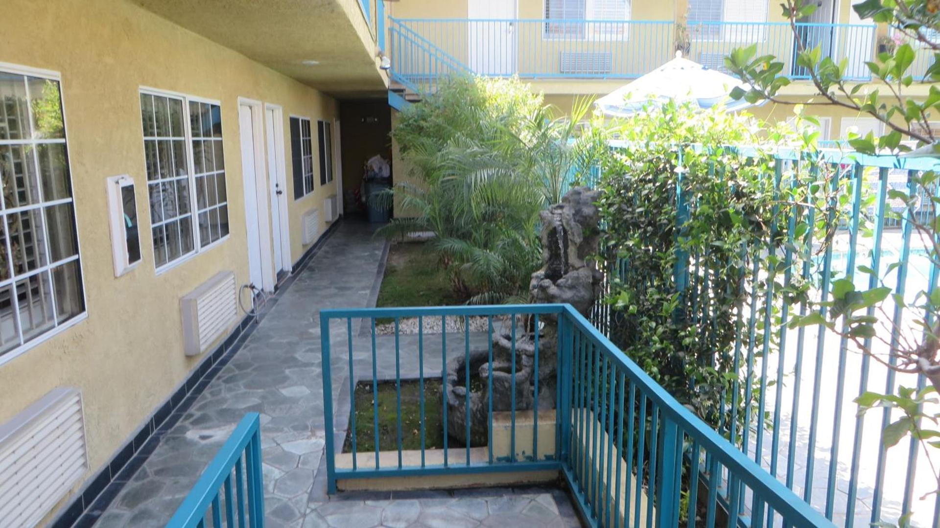 Hollywood City Inn photo 53