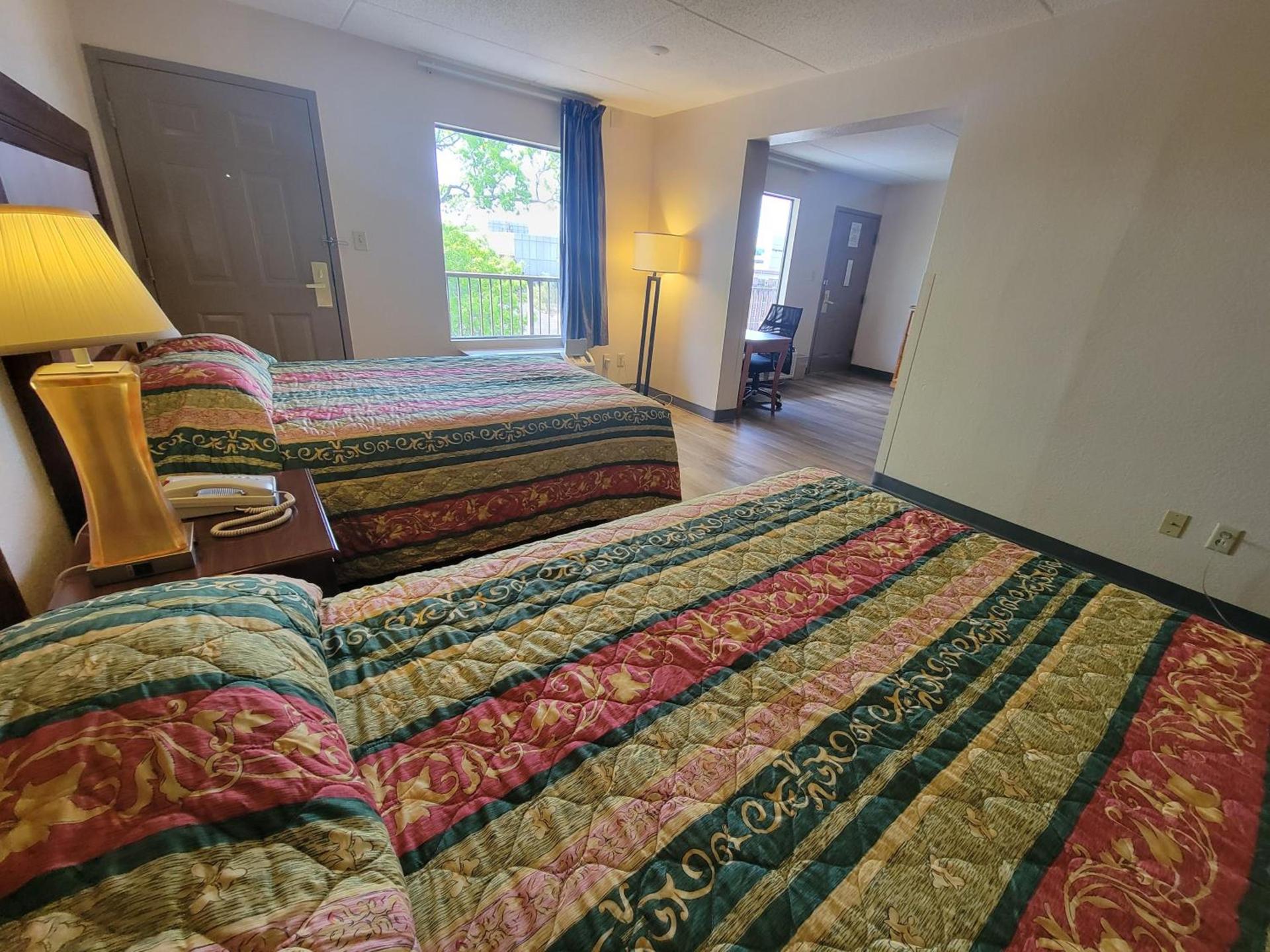 Studio 9 Inn & Suites photo 22