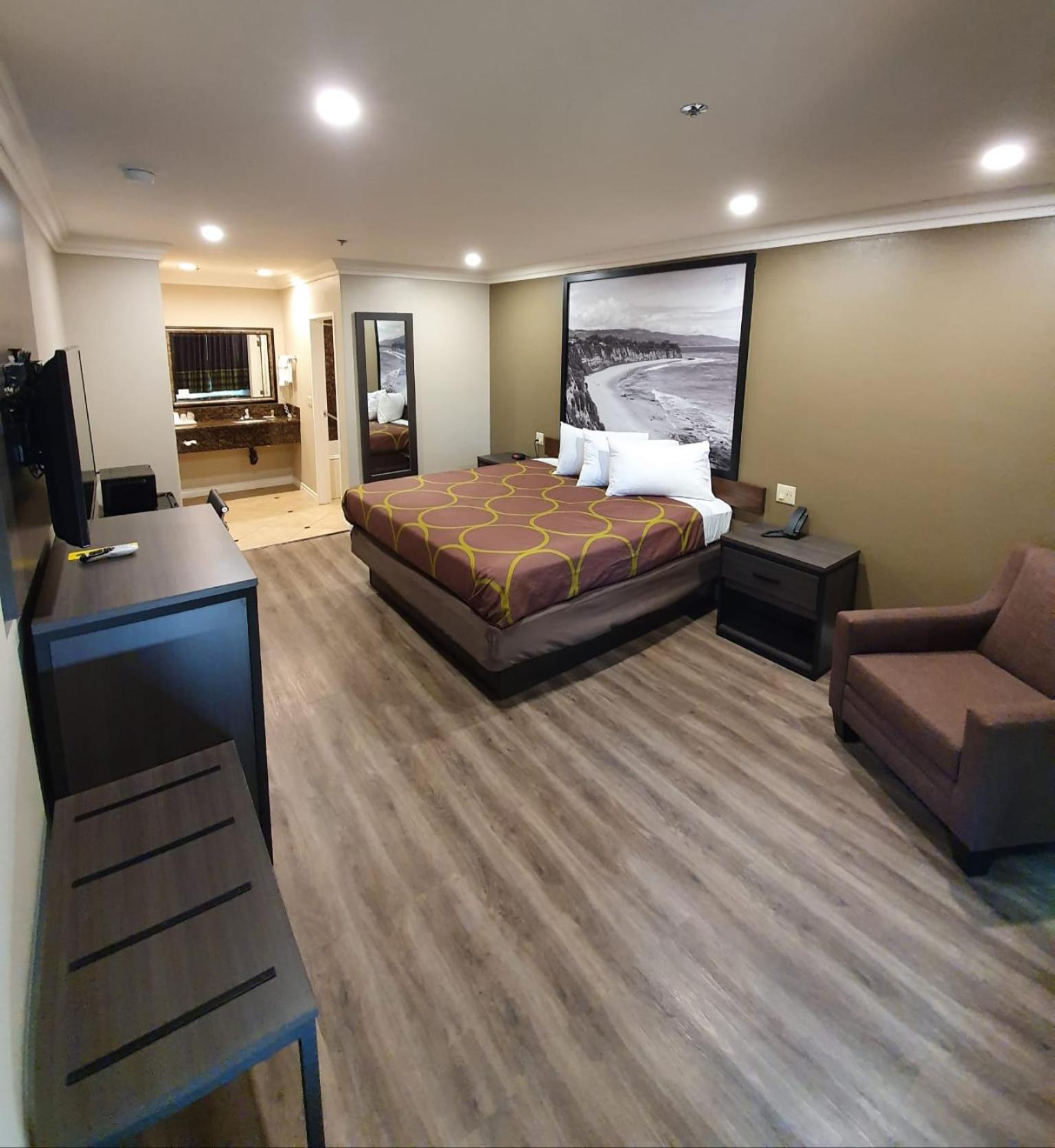 Super 8 by Wyndham Cypress Buena Park Area photo 26