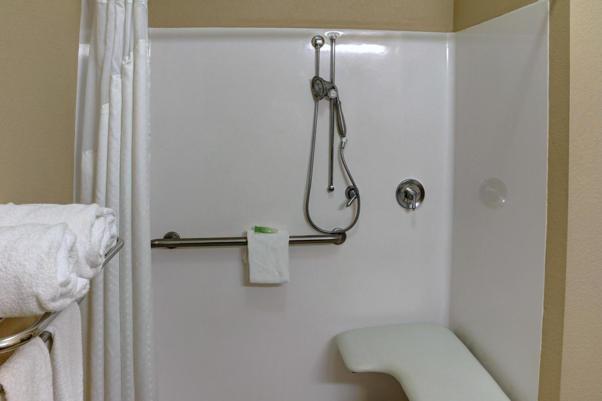Holiday Inn Express Hotel & Suites Texarkana East by IHG photo 11