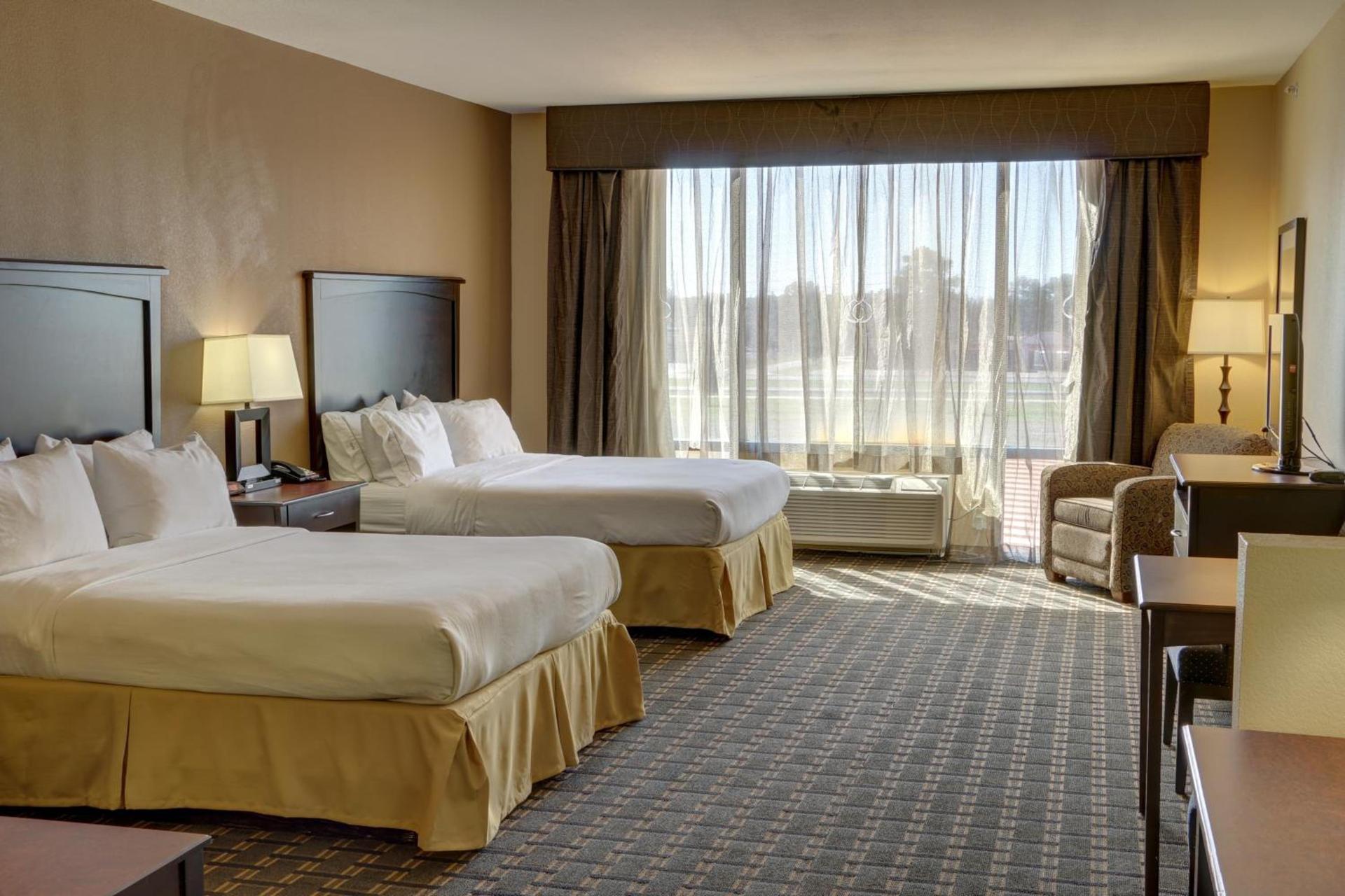 Holiday Inn Express Hotel & Suites Texarkana East by IHG photo 3