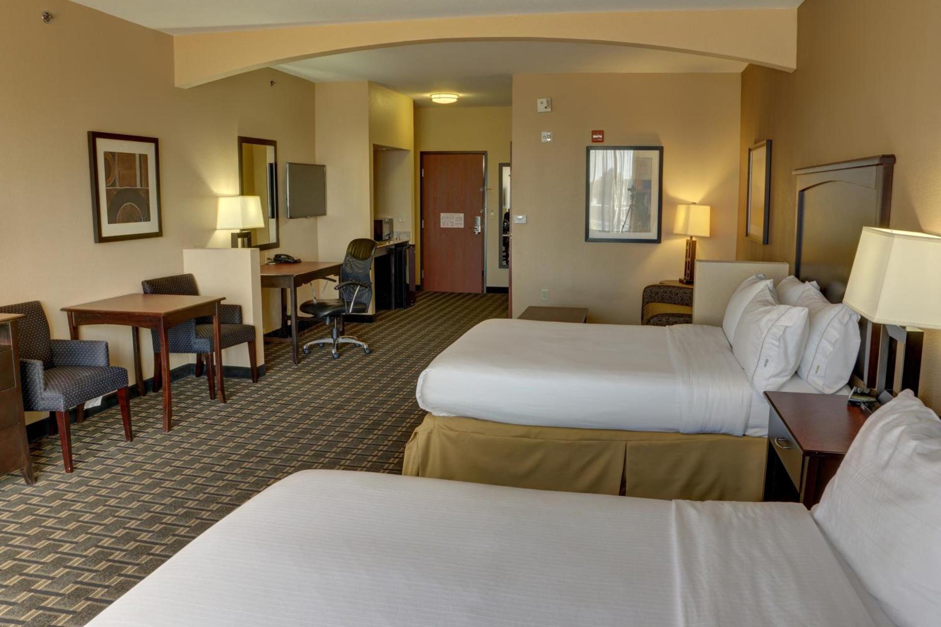 Holiday Inn Express Hotel & Suites Texarkana East by IHG photo 4