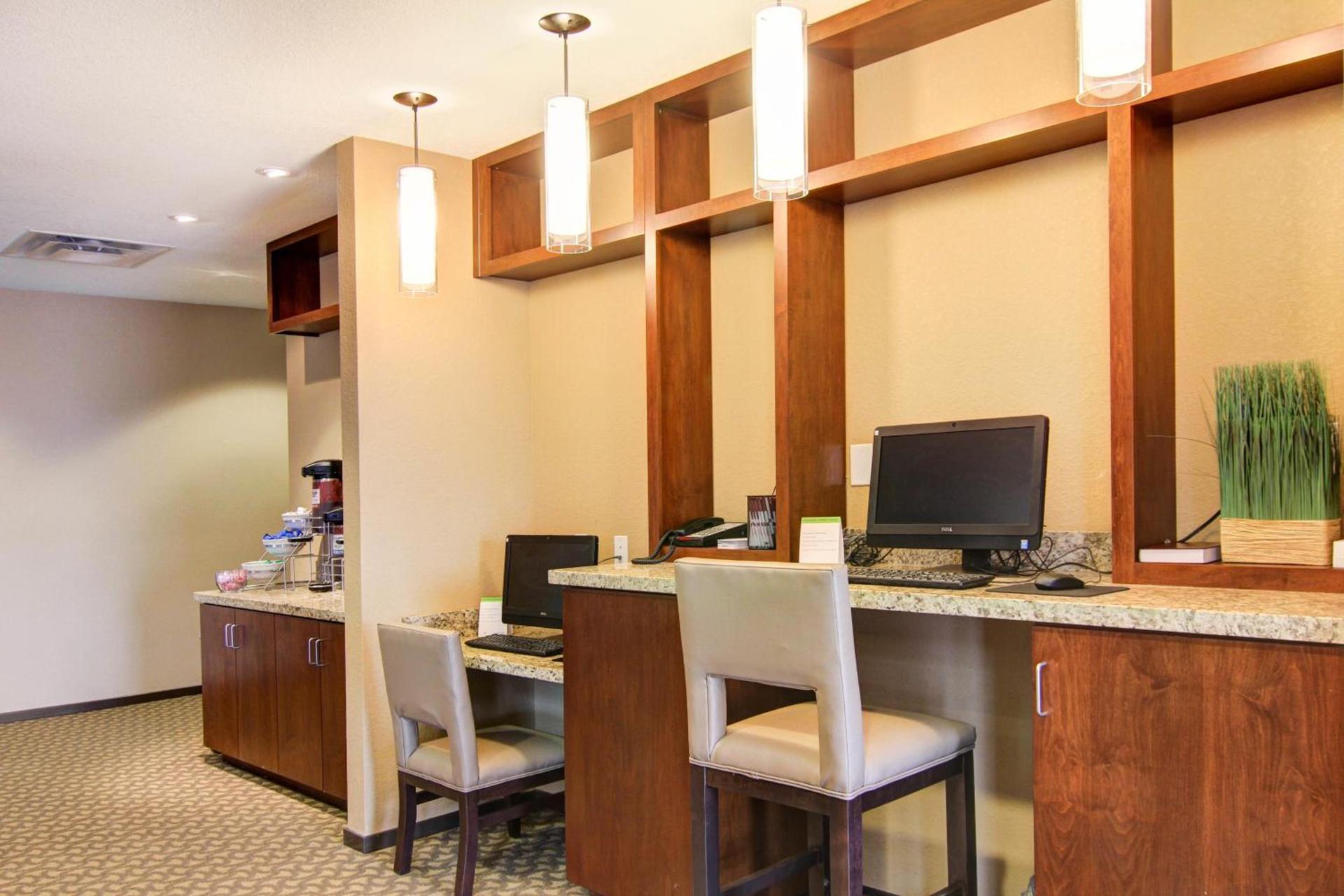 Comfort Suites Carlsbad photo 59