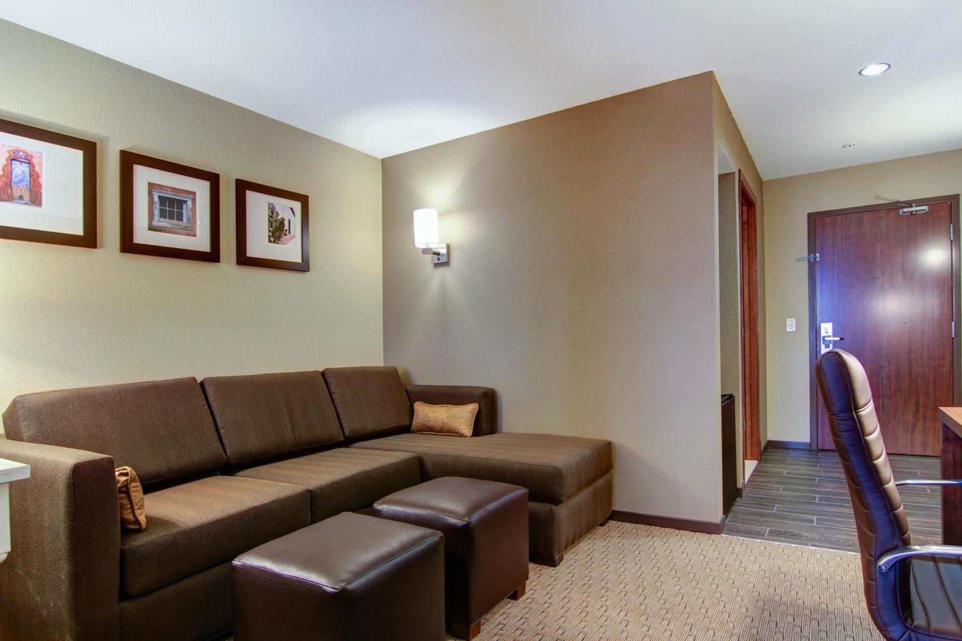 Comfort Suites Carlsbad photo 37