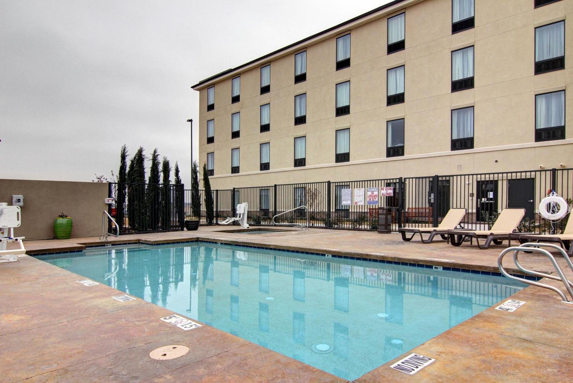 Comfort Suites Carlsbad photo 38