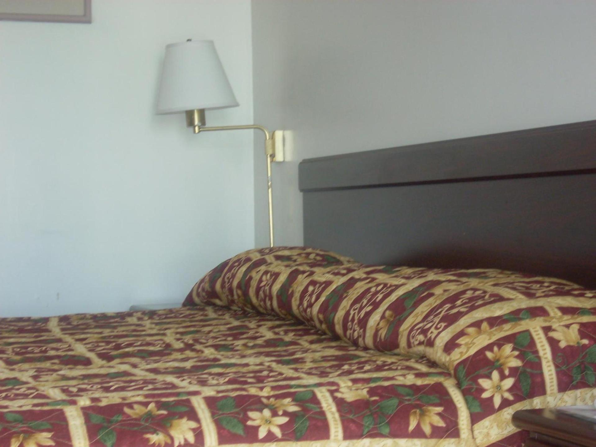 Economy Inn Seaside photo 9