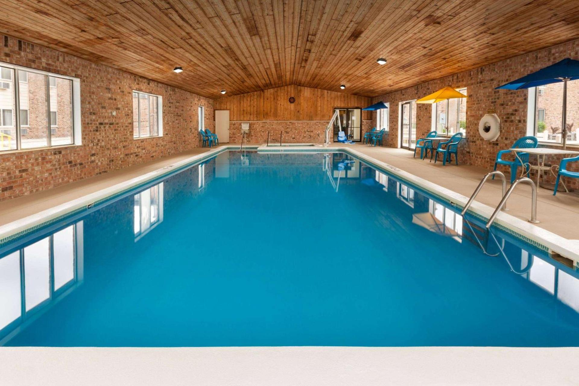 Baymont by Wyndham Manistee photo 7