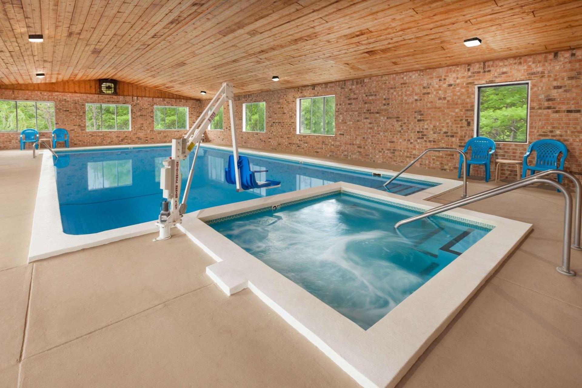Baymont by Wyndham Manistee photo 8