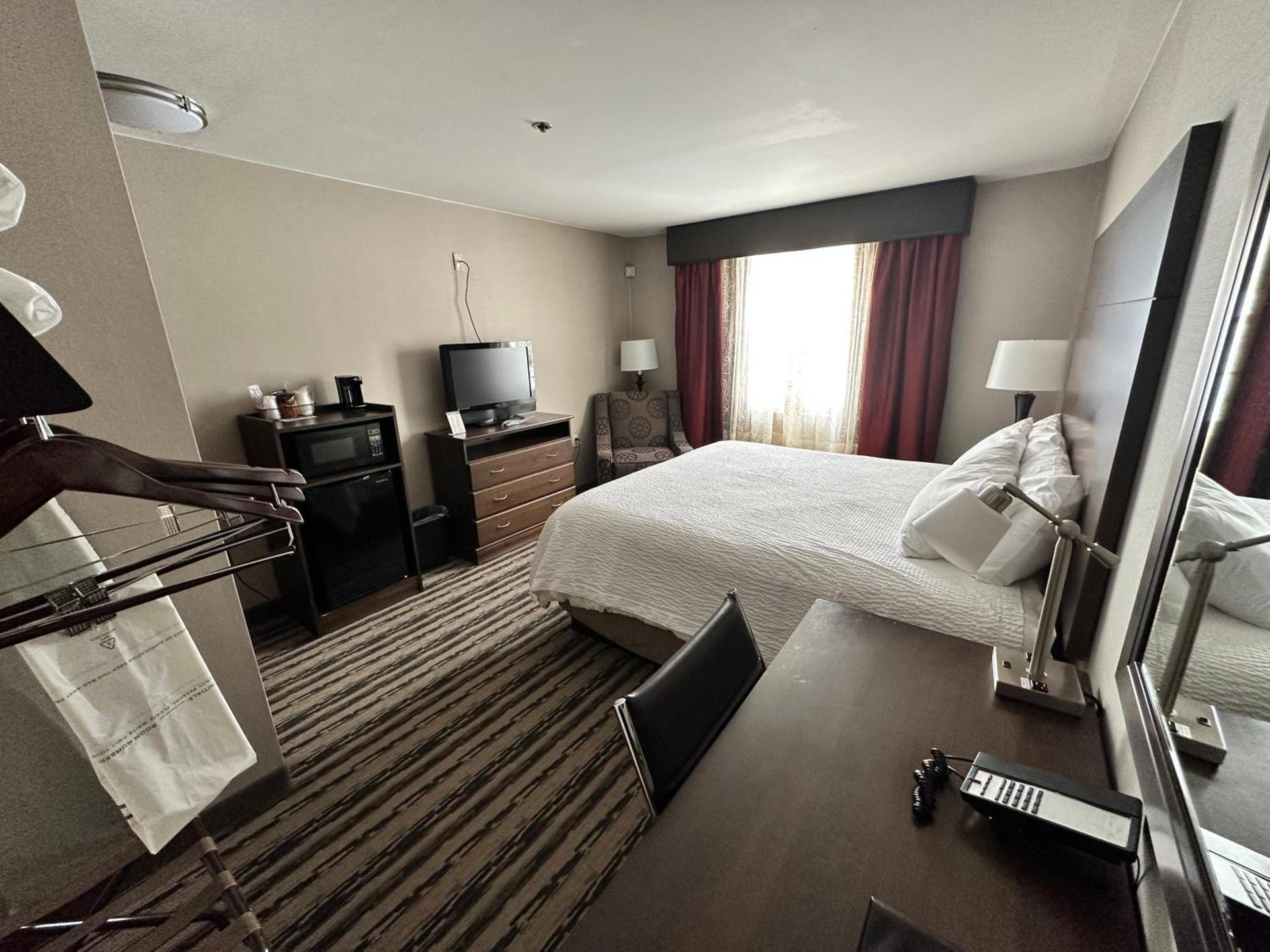 Colonial Hotel photo 2