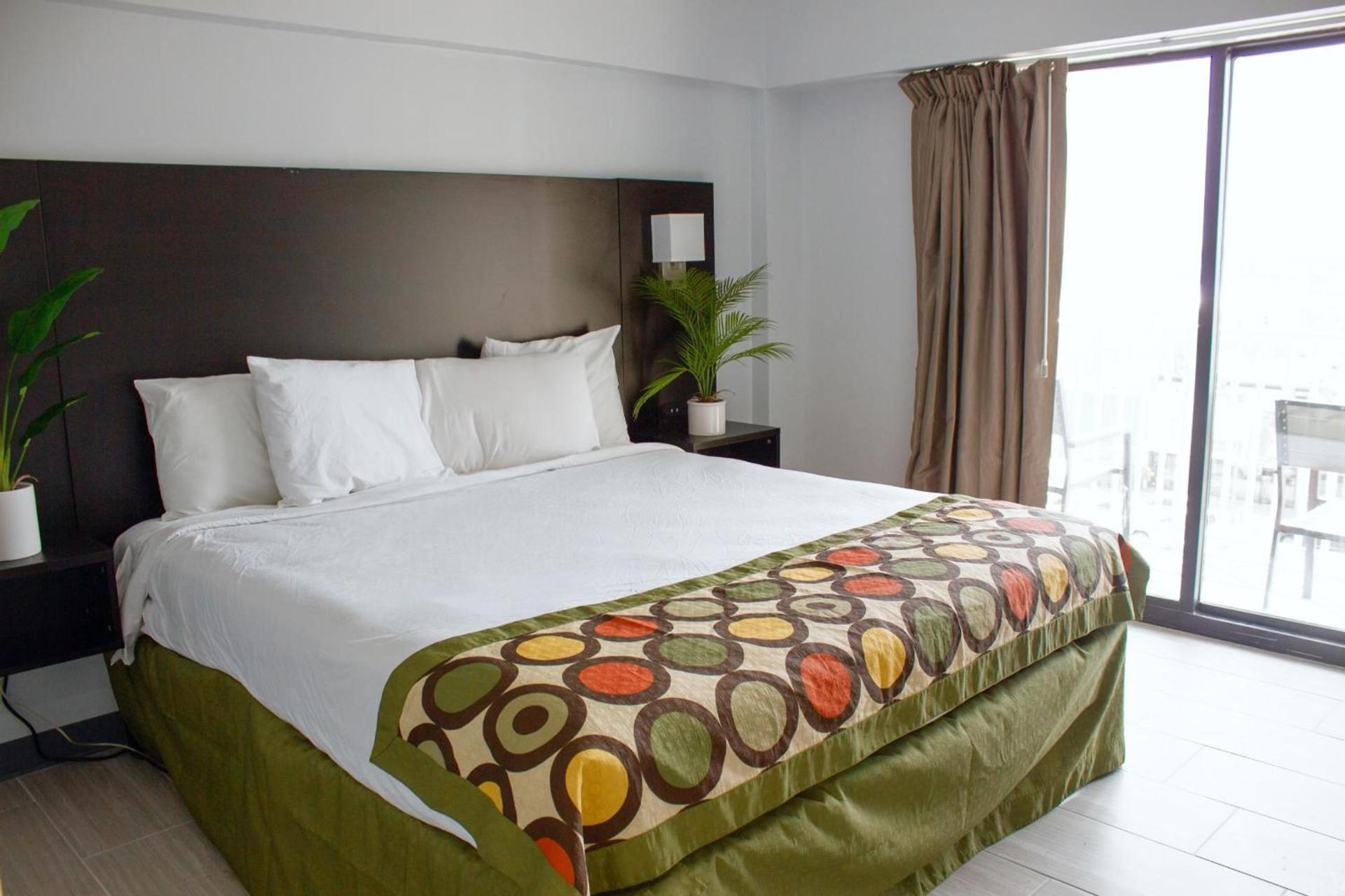 Sun and Sand Resort Oceanfront Suites photo 23