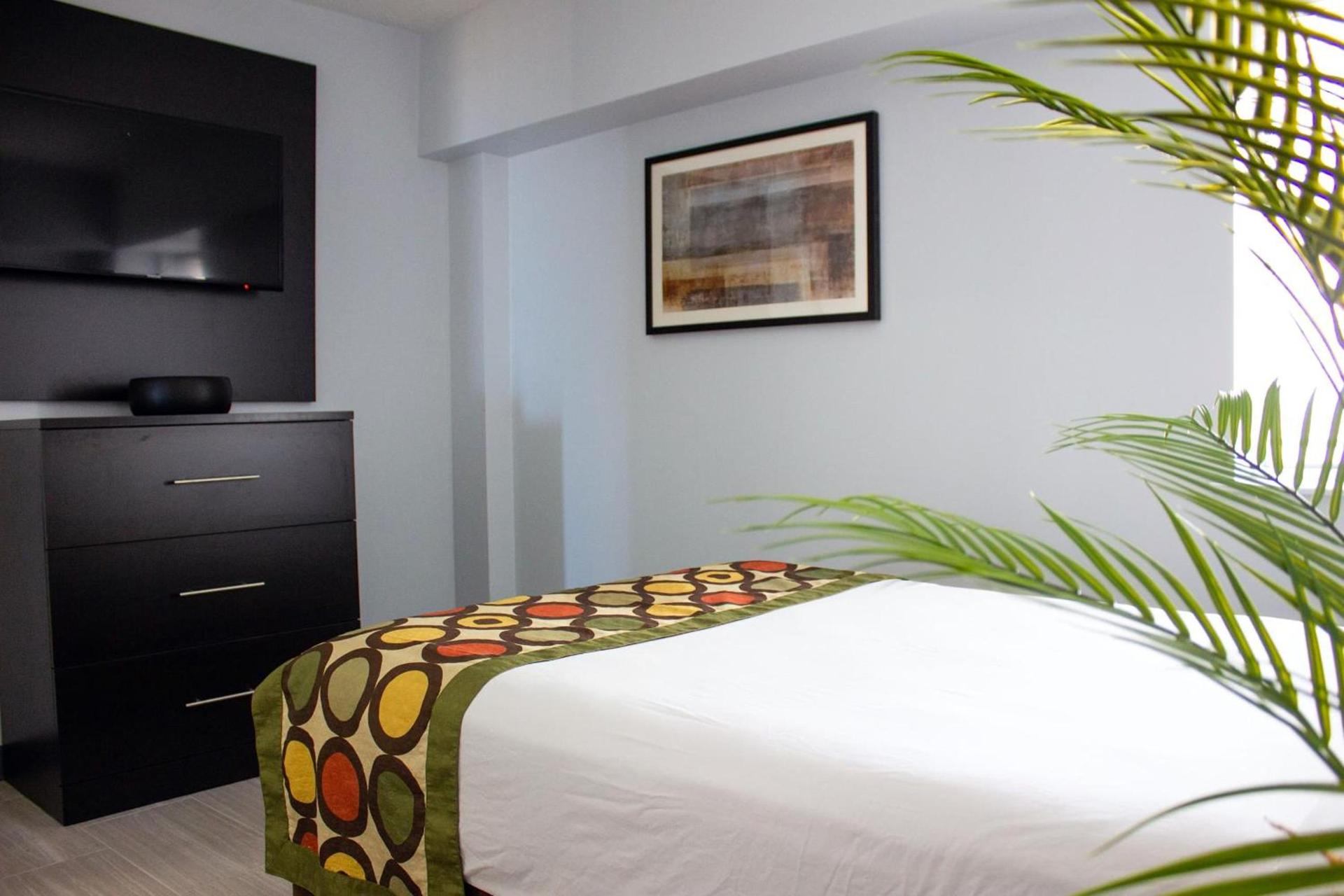 Sun and Sand Resort Oceanfront Suites photo 4