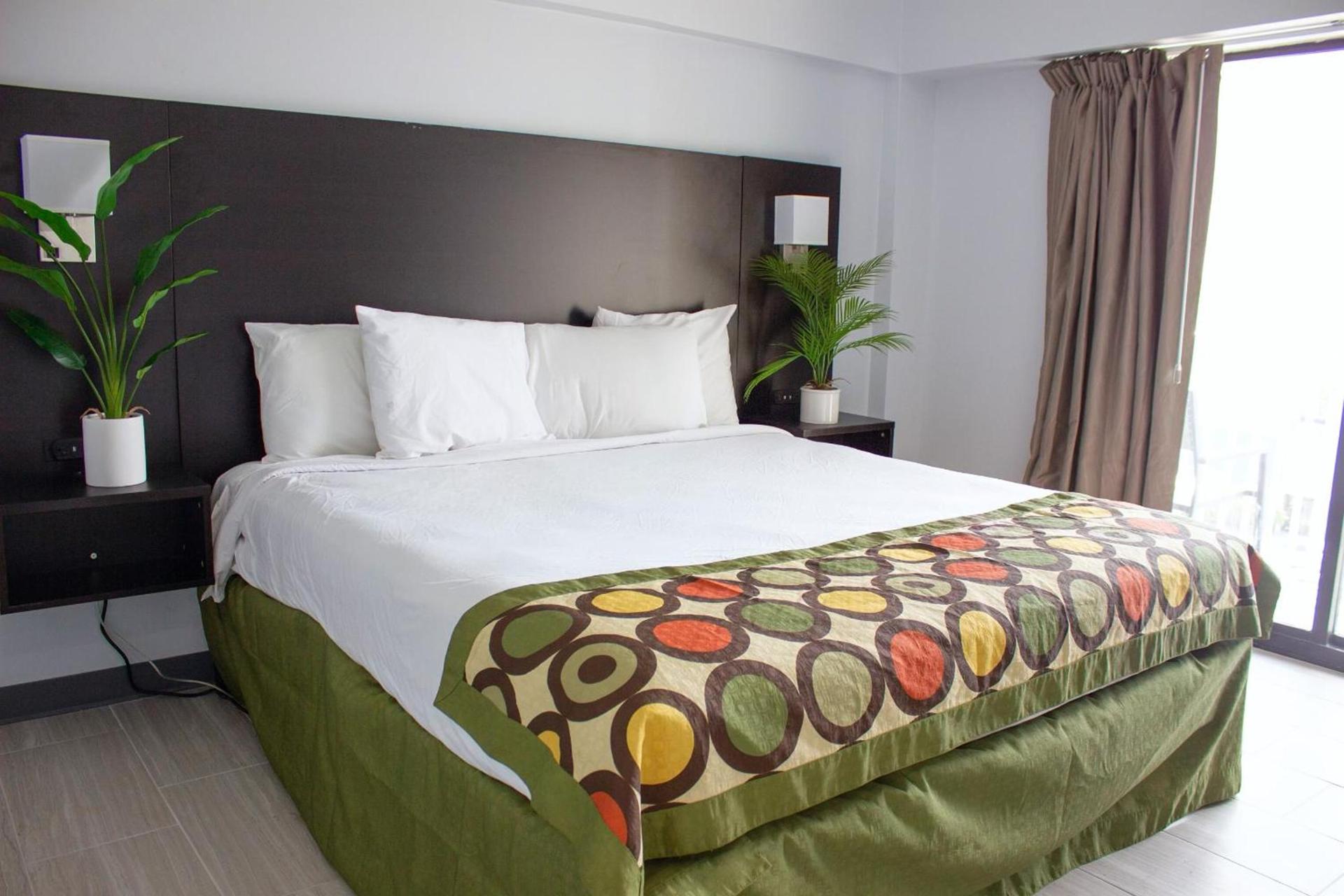 Sun and Sand Resort Oceanfront Suites photo 10