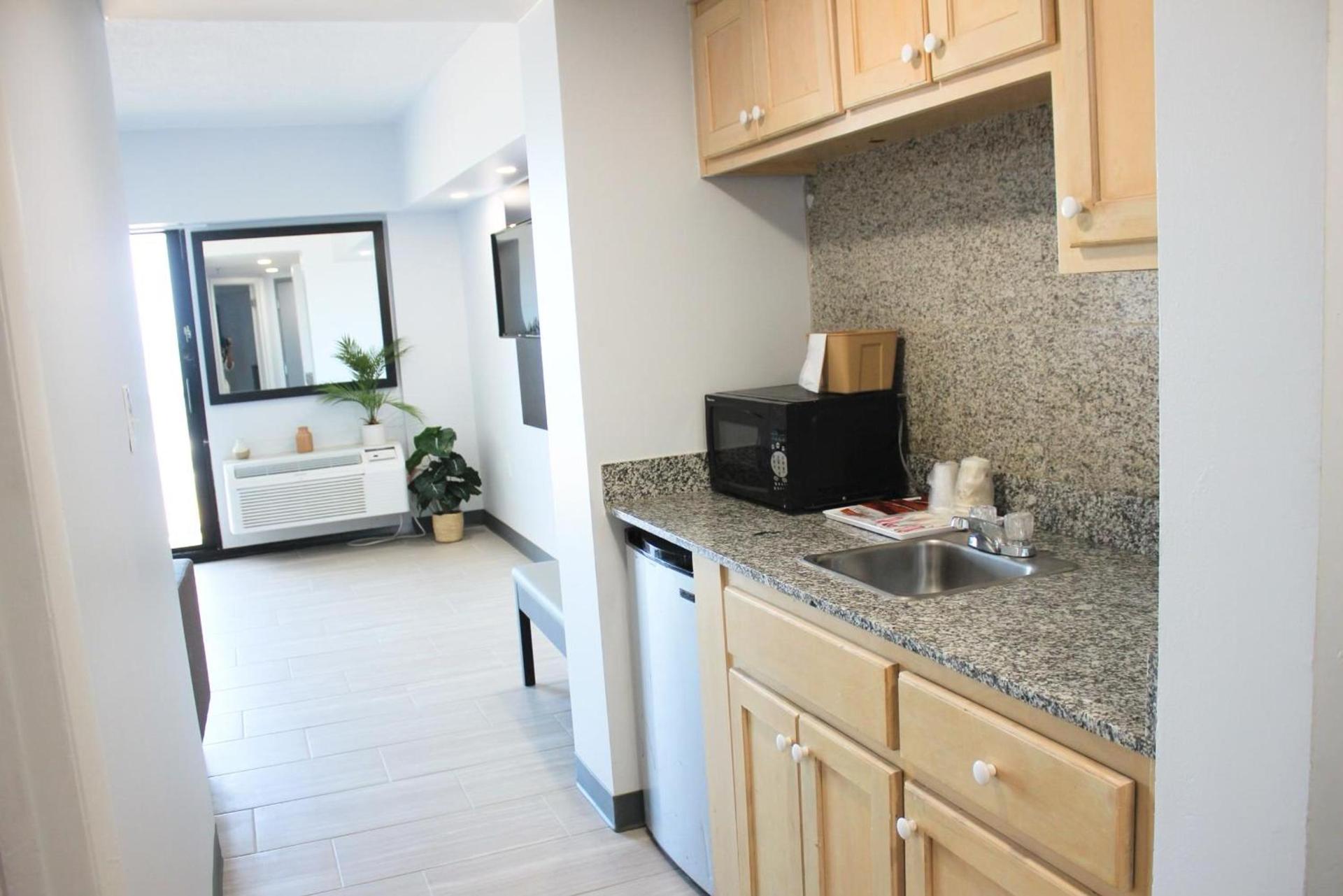 Sun and Sand Resort Oceanfront Suites photo 2