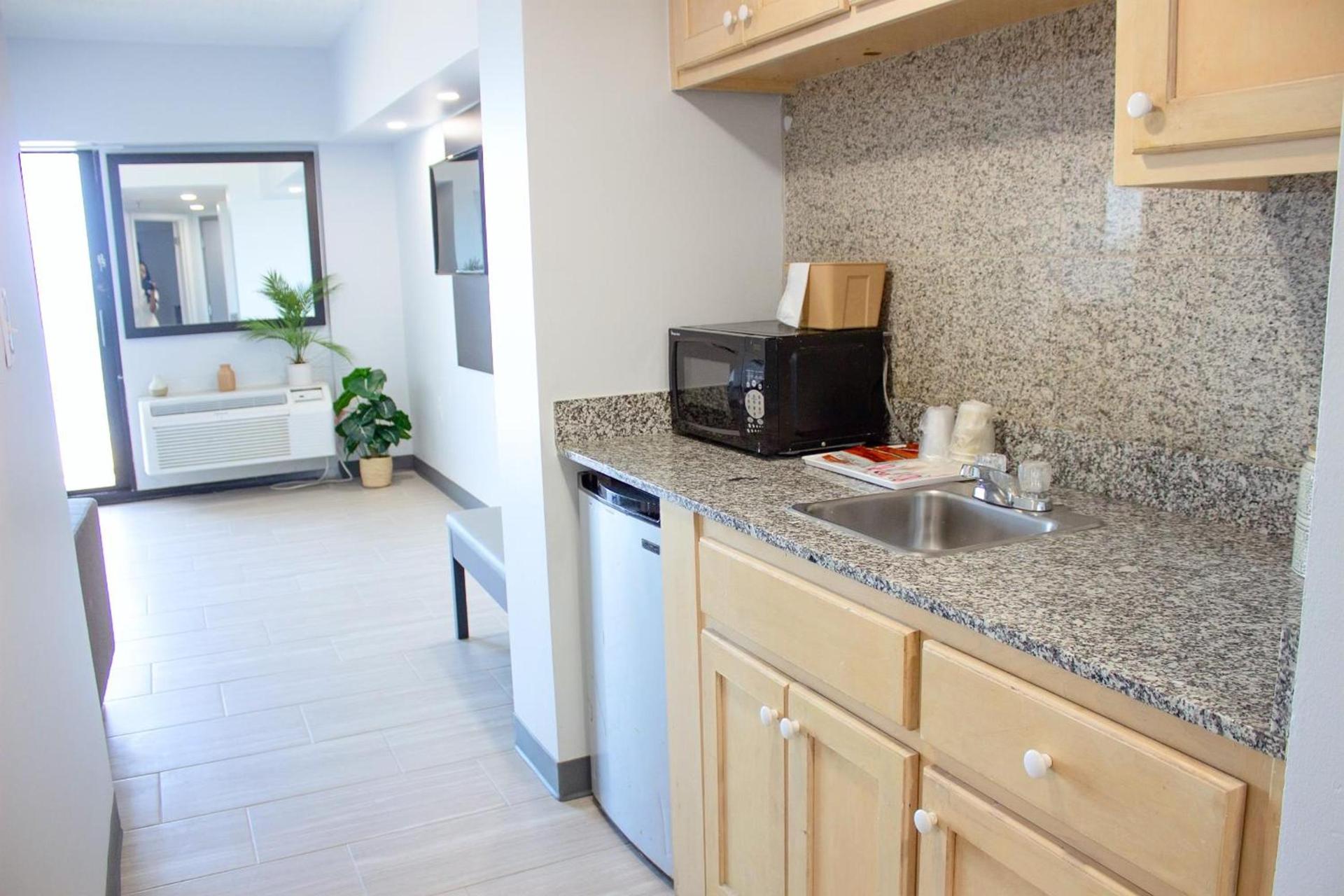 Sun and Sand Resort Oceanfront Suites photo 12