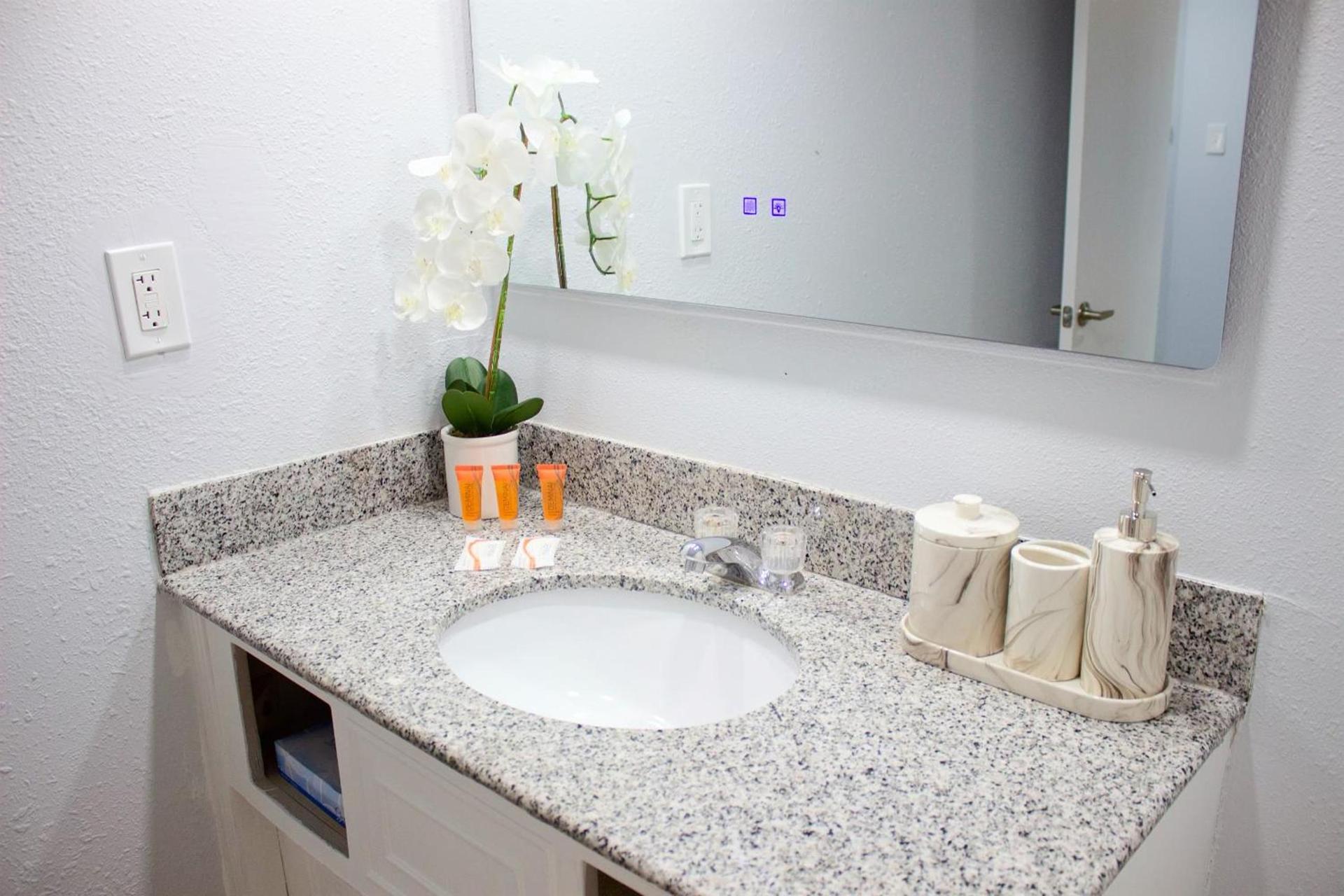 Sun and Sand Resort Oceanfront Suites photo 18