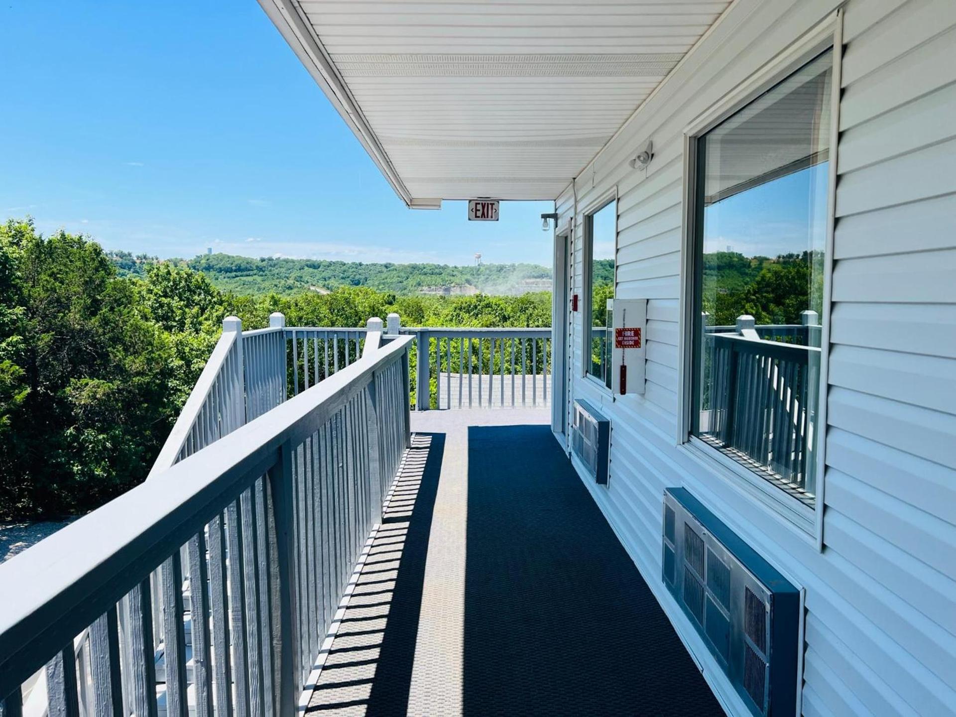 Celebrity Inn photo 14