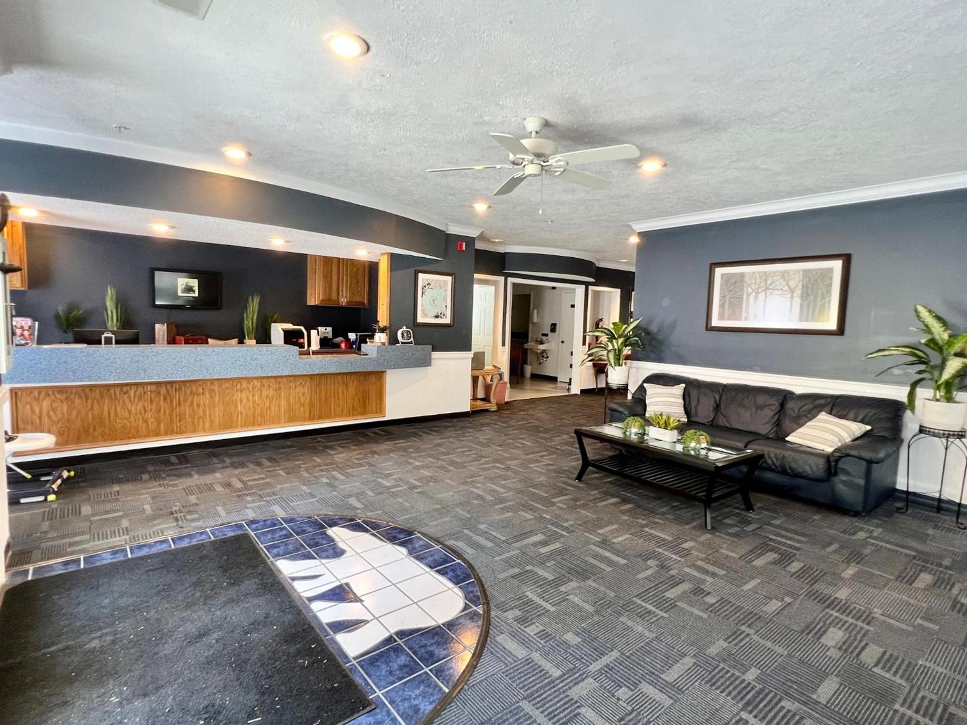 Celebrity Inn photo 16