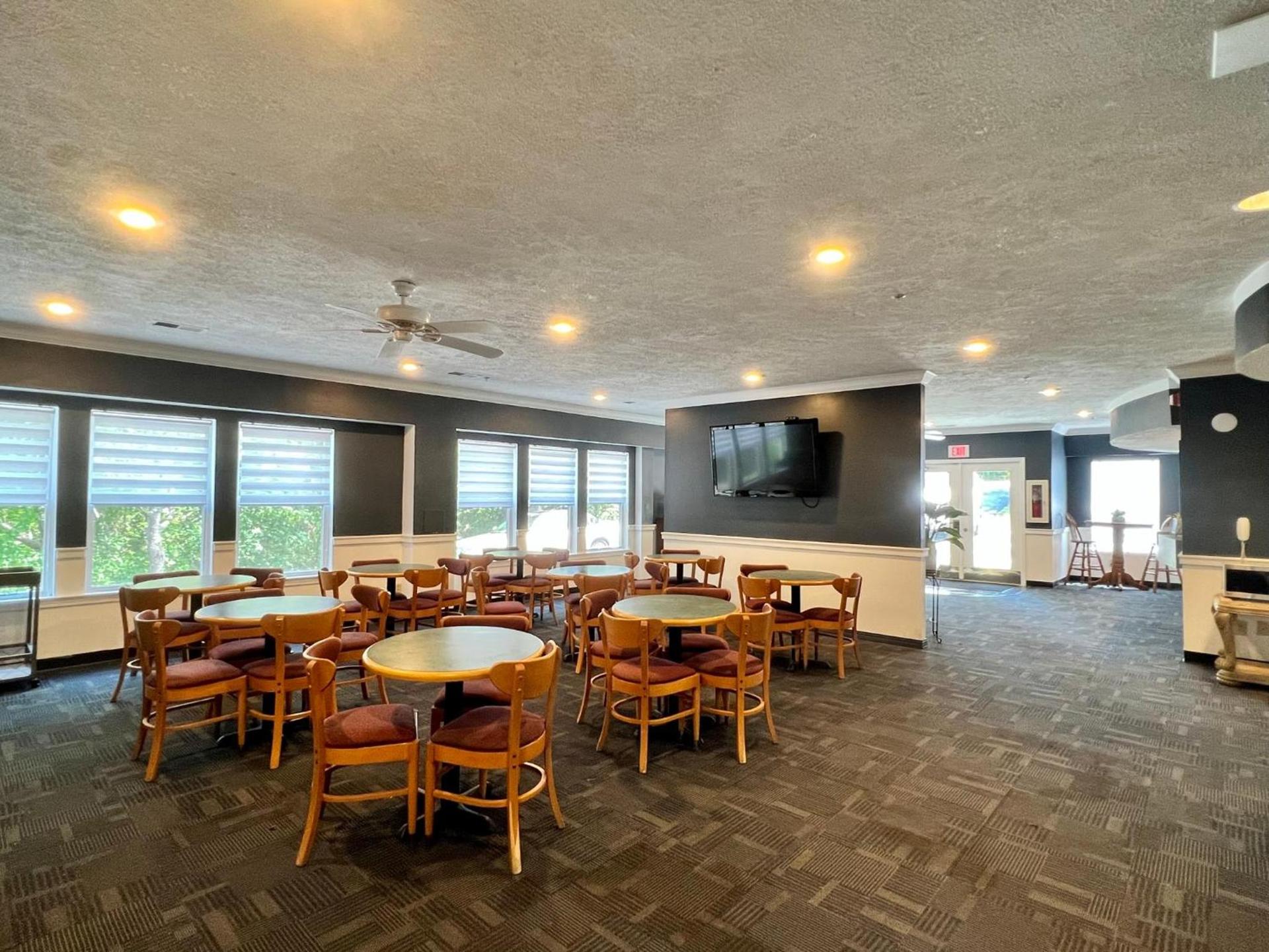 Celebrity Inn photo 15