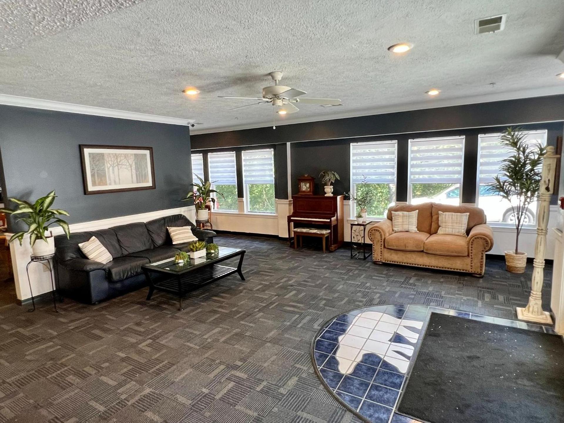 Celebrity Inn photo 13