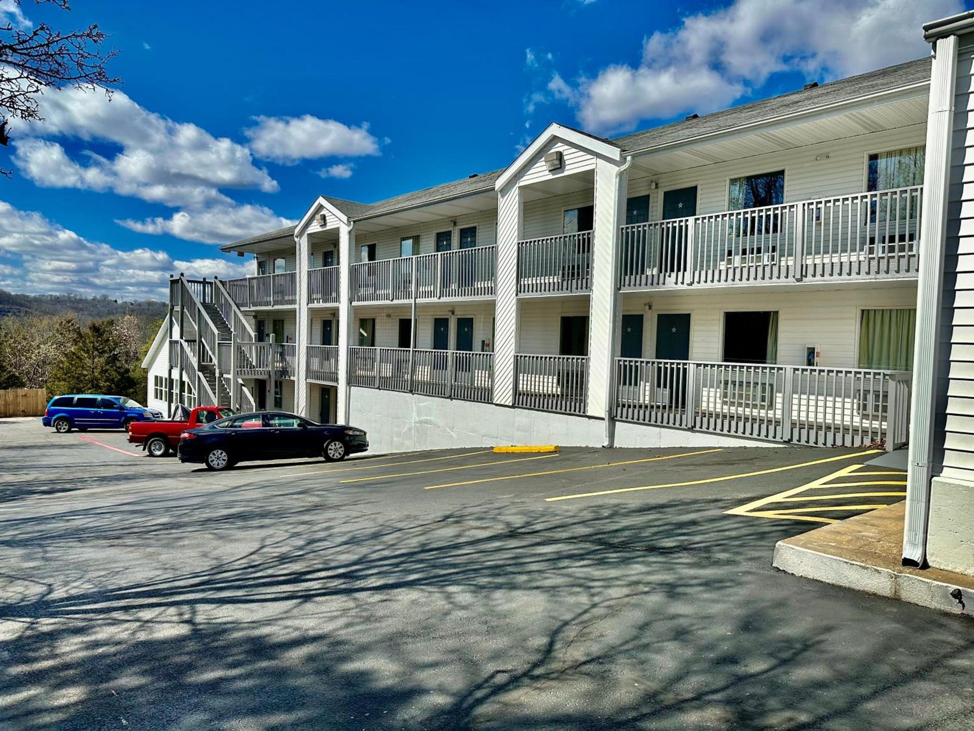 Celebrity Inn photo 1