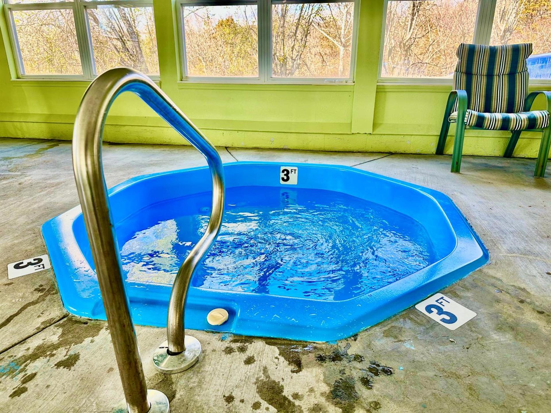 Celebrity Inn photo 19