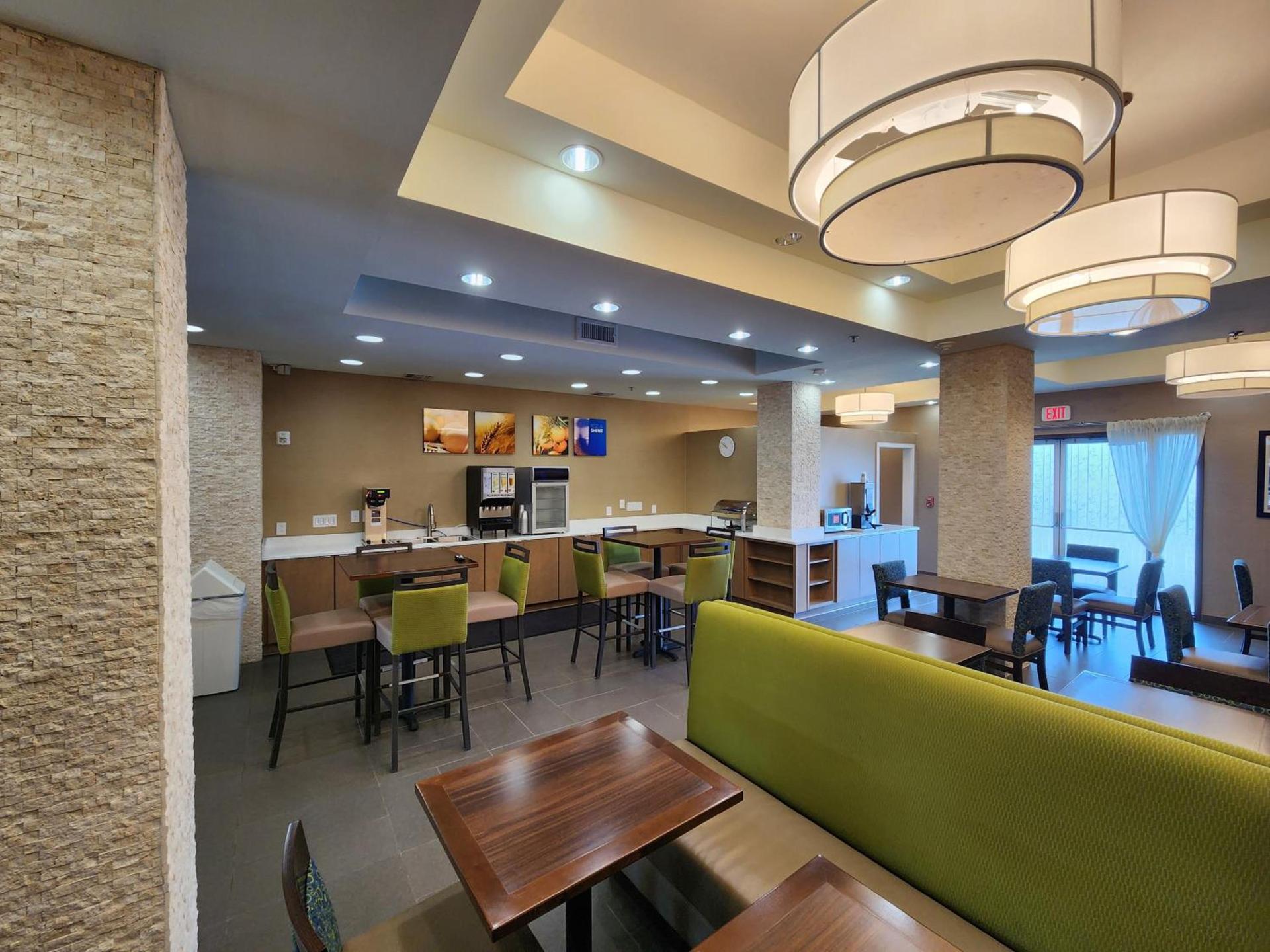 Comfort Suites New Orleans East photo 57