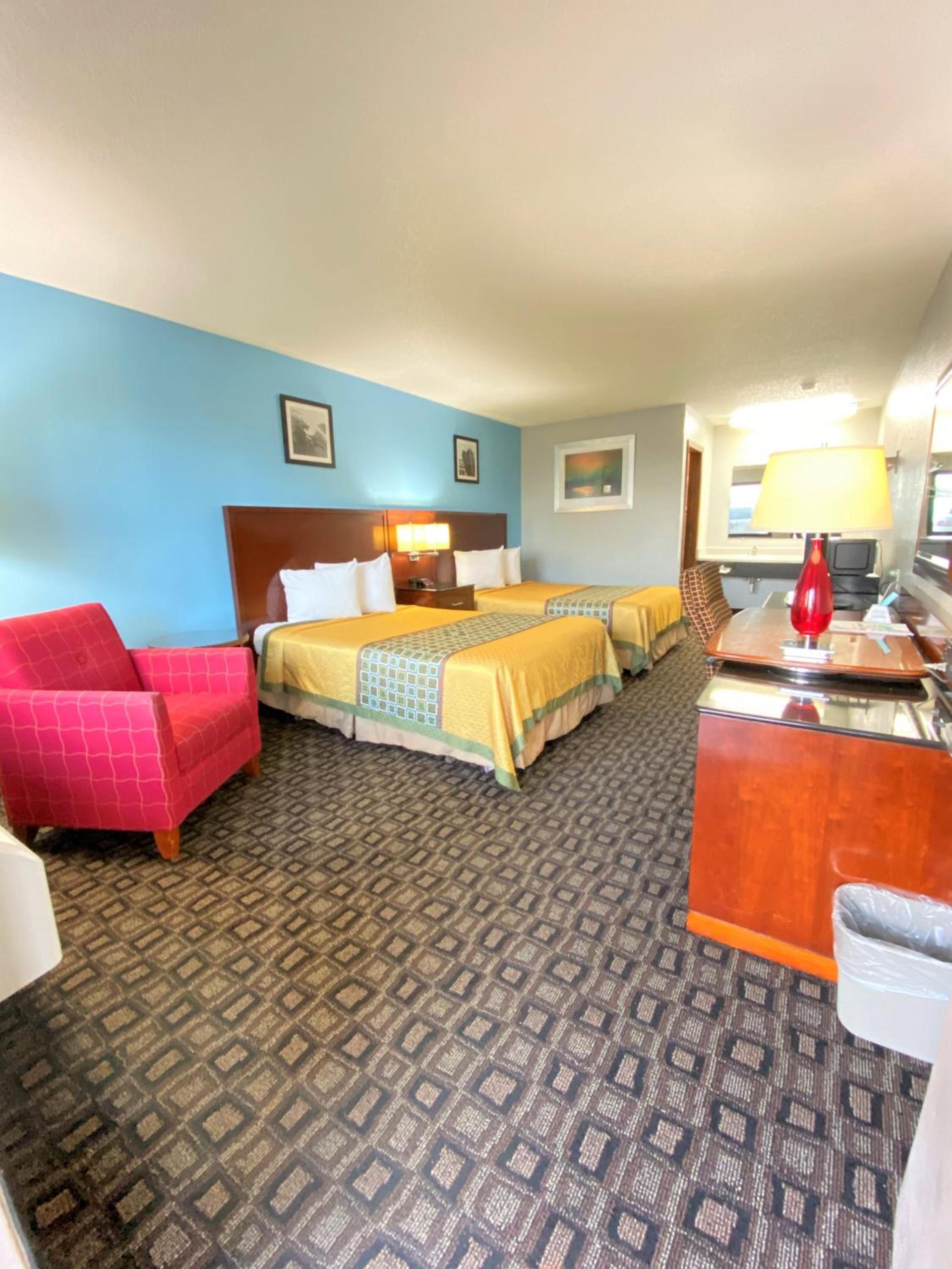 Lakes Inn photo 6