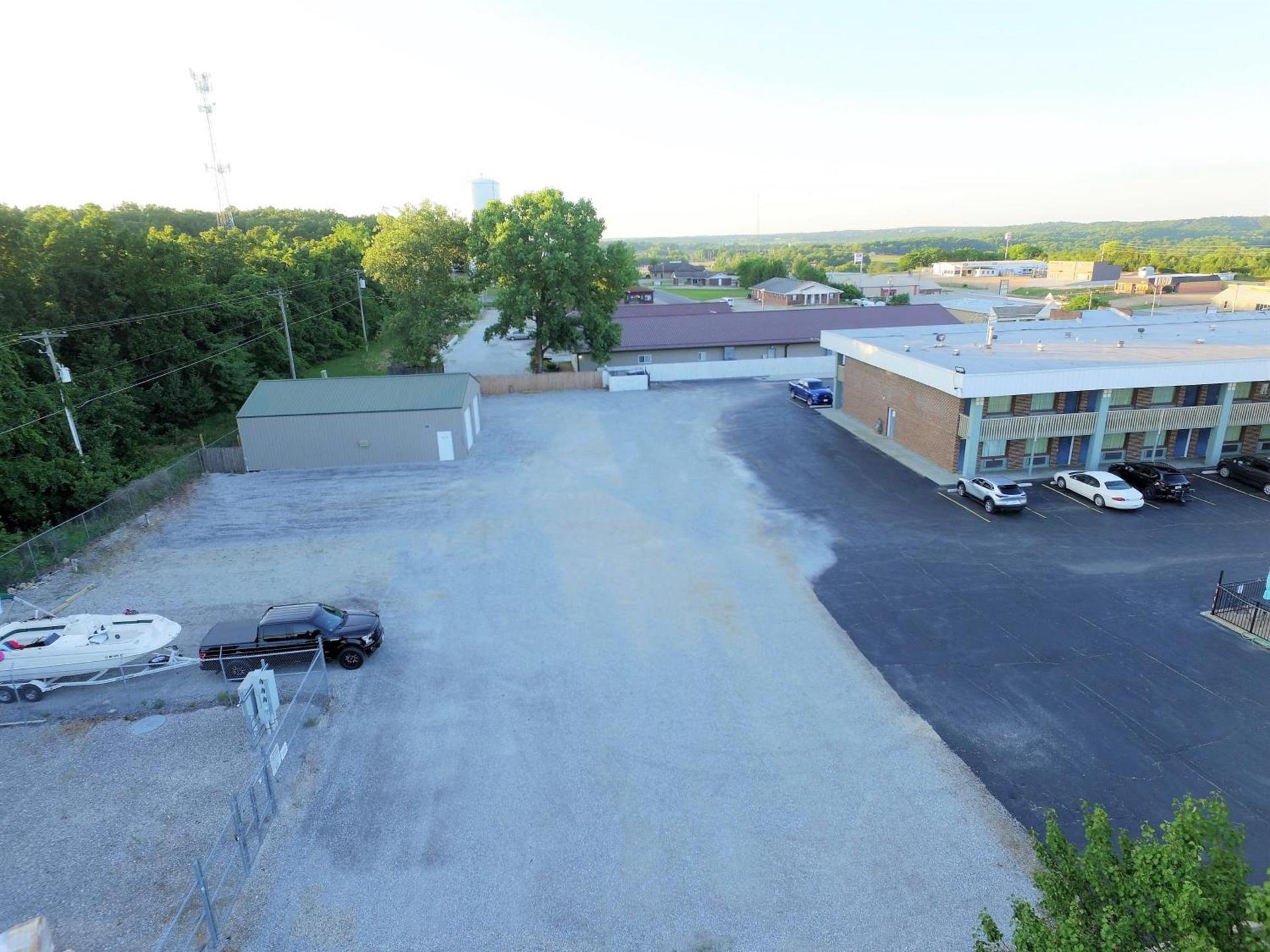 Lakes Inn photo 11