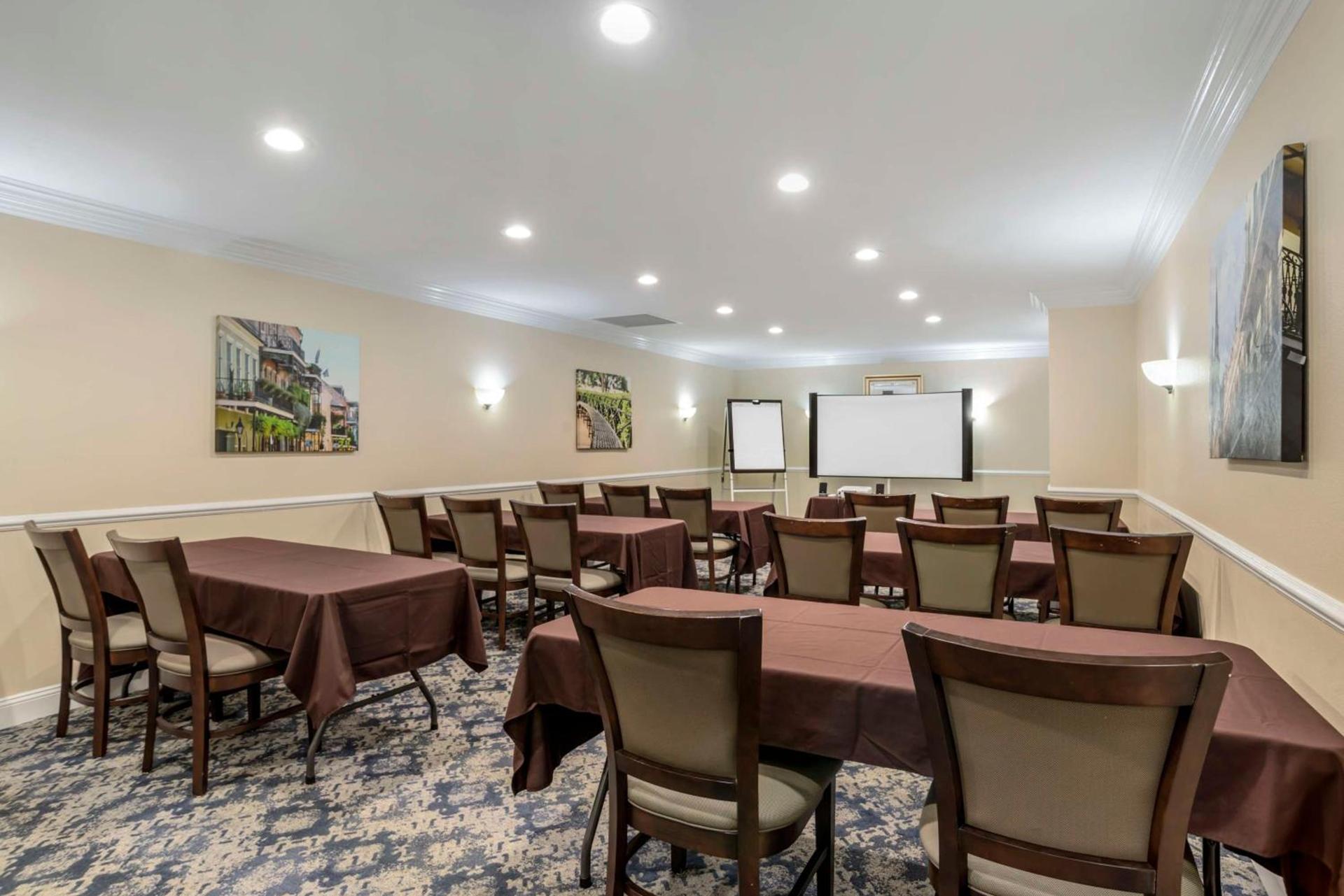 Best Western Plus Westbank photo 56