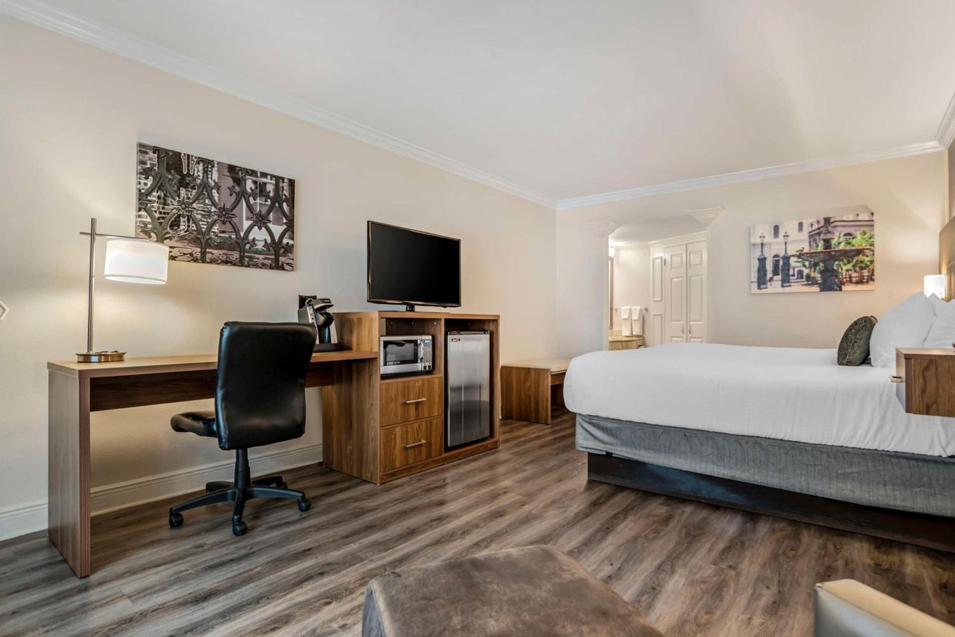 Best Western Plus Westbank photo 27
