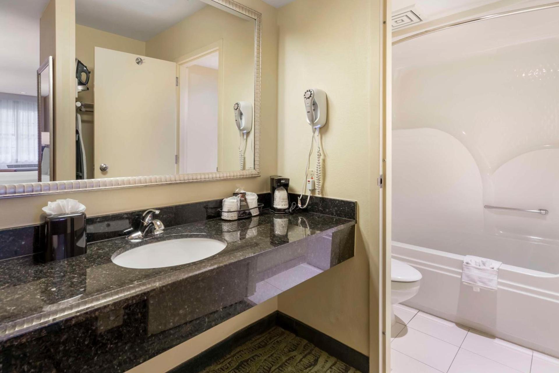 Best Western McAllen Medical Center photo 15