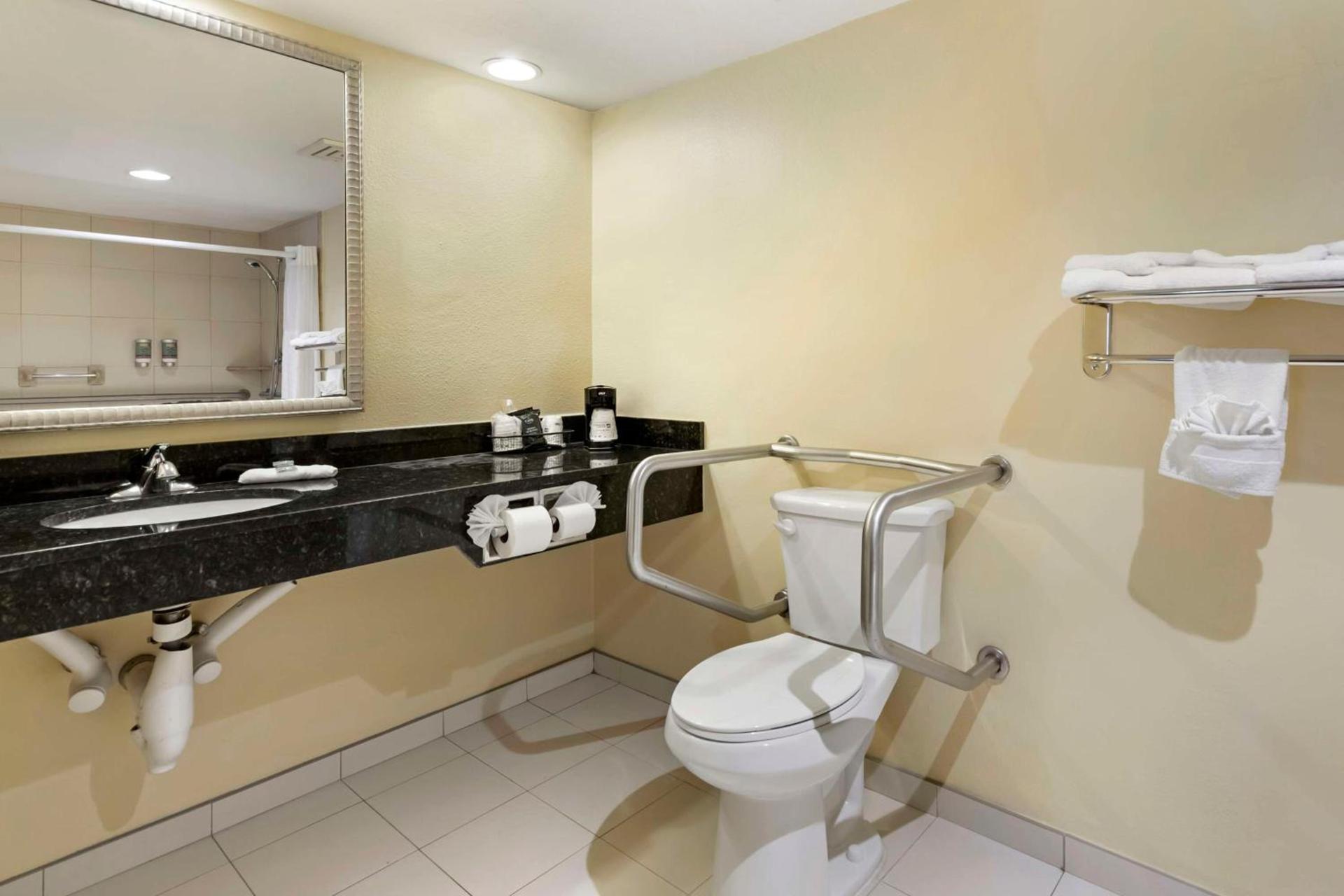Best Western McAllen Medical Center photo 26