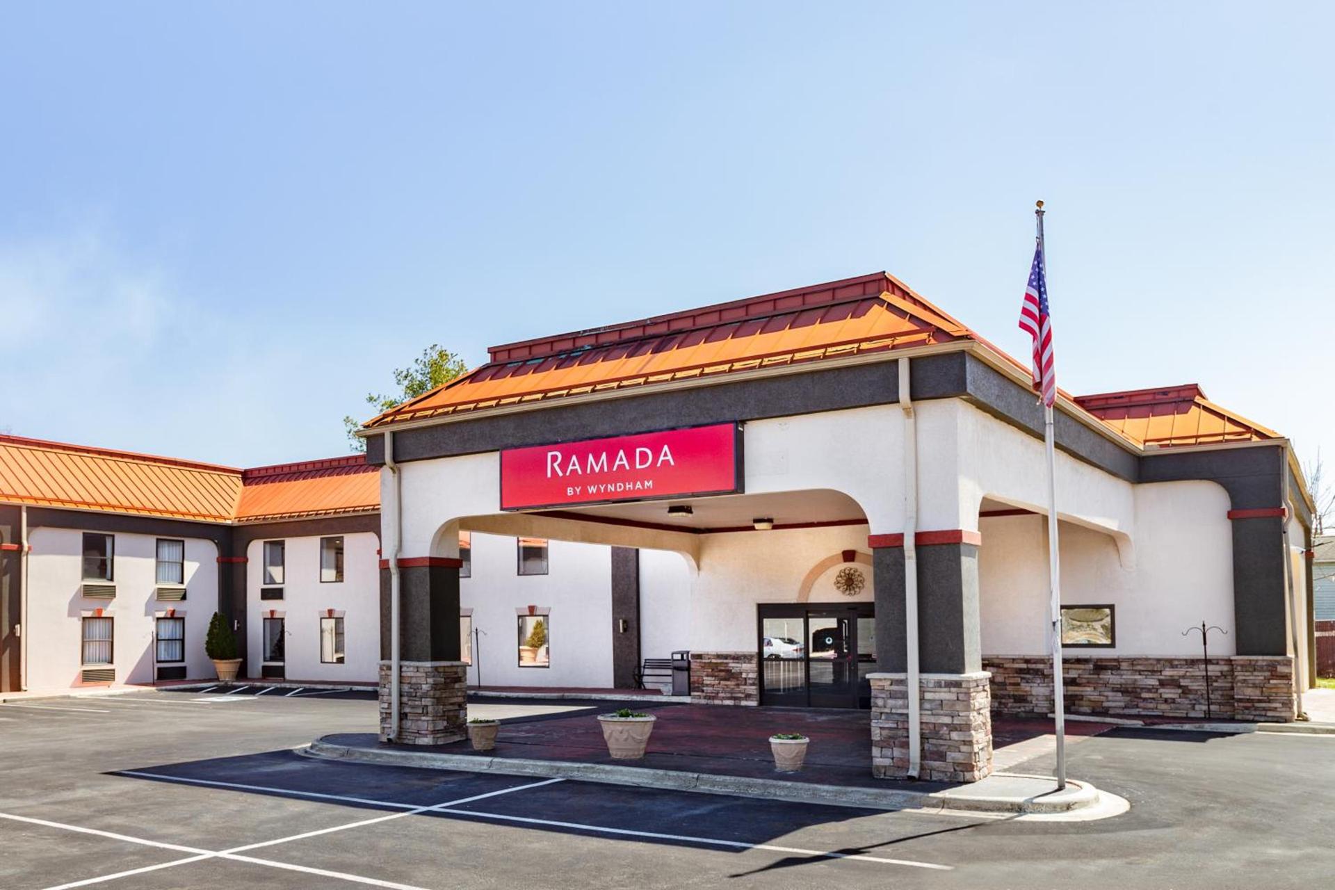 Ramada by Wyndham Hendersonville photo 17