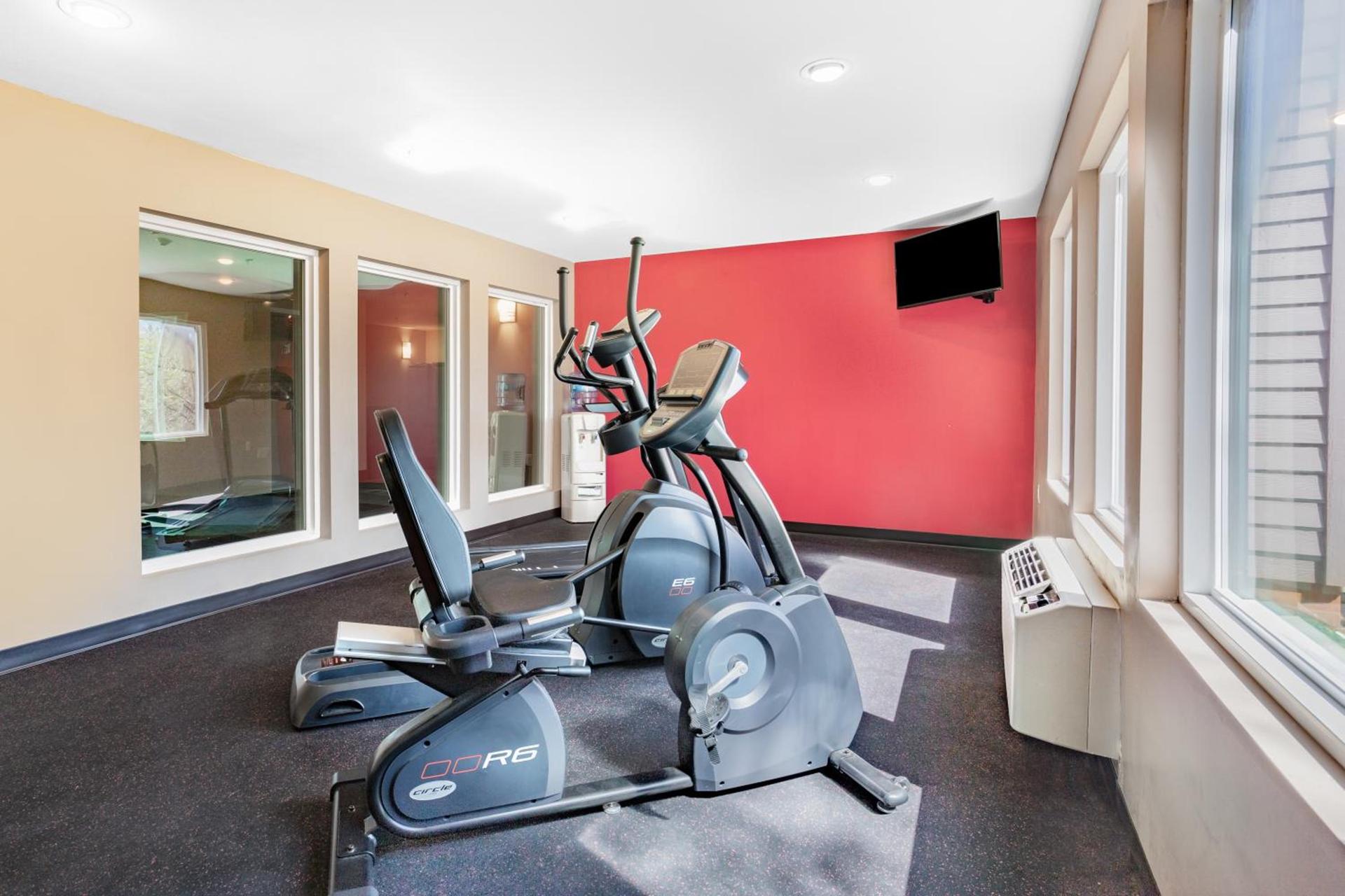 Ramada by Wyndham Hendersonville photo 24