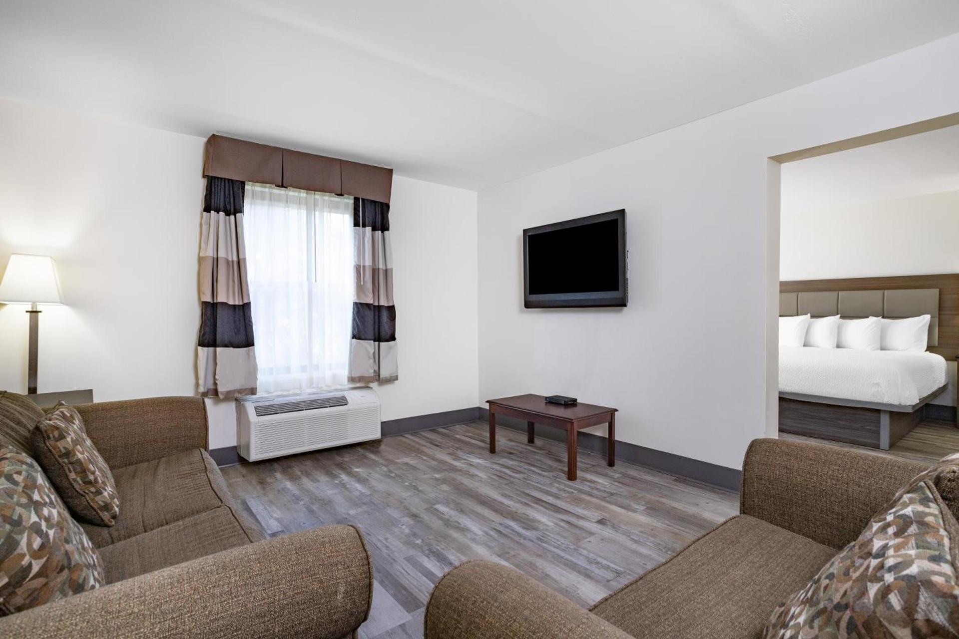 Ramada by Wyndham Hendersonville photo 27