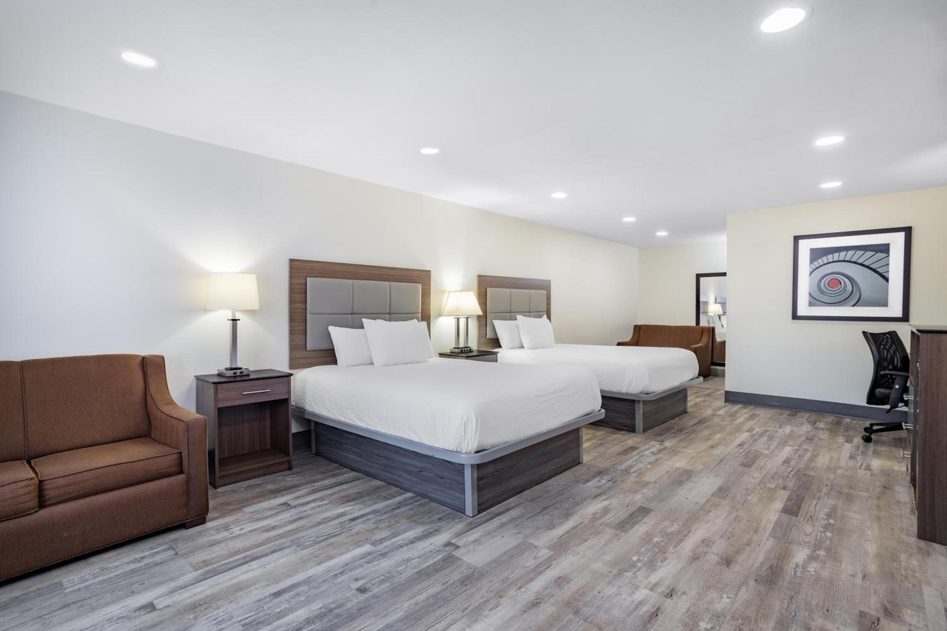 Ramada by Wyndham Hendersonville photo 21