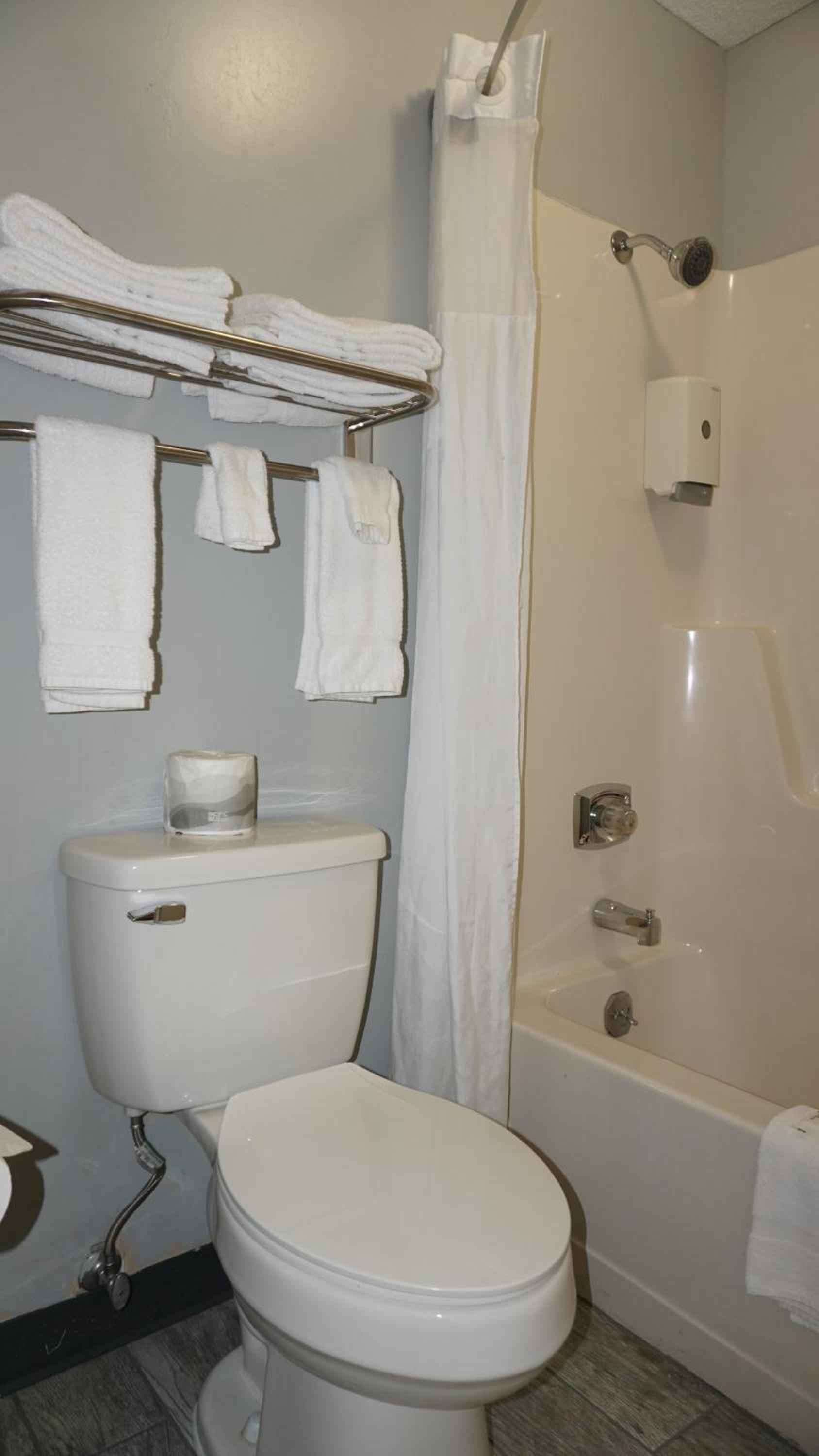 Lakes Inn photo 33