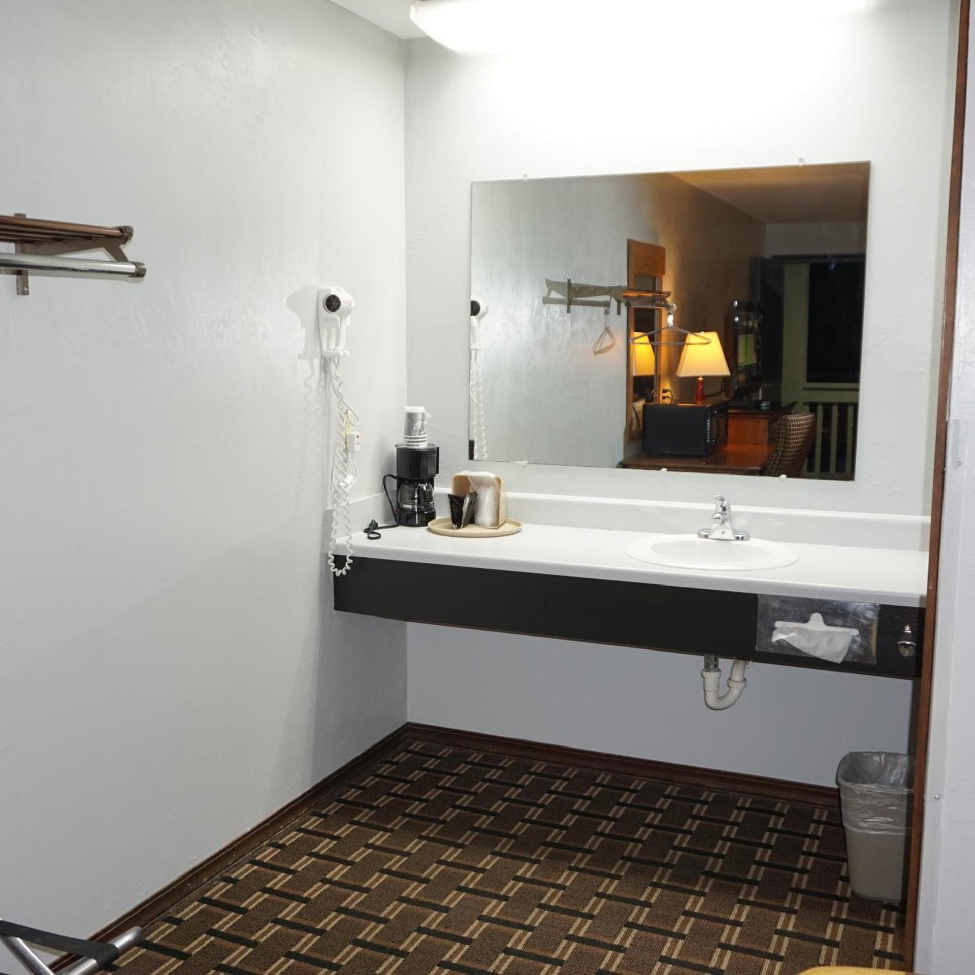 Lakes Inn photo 30
