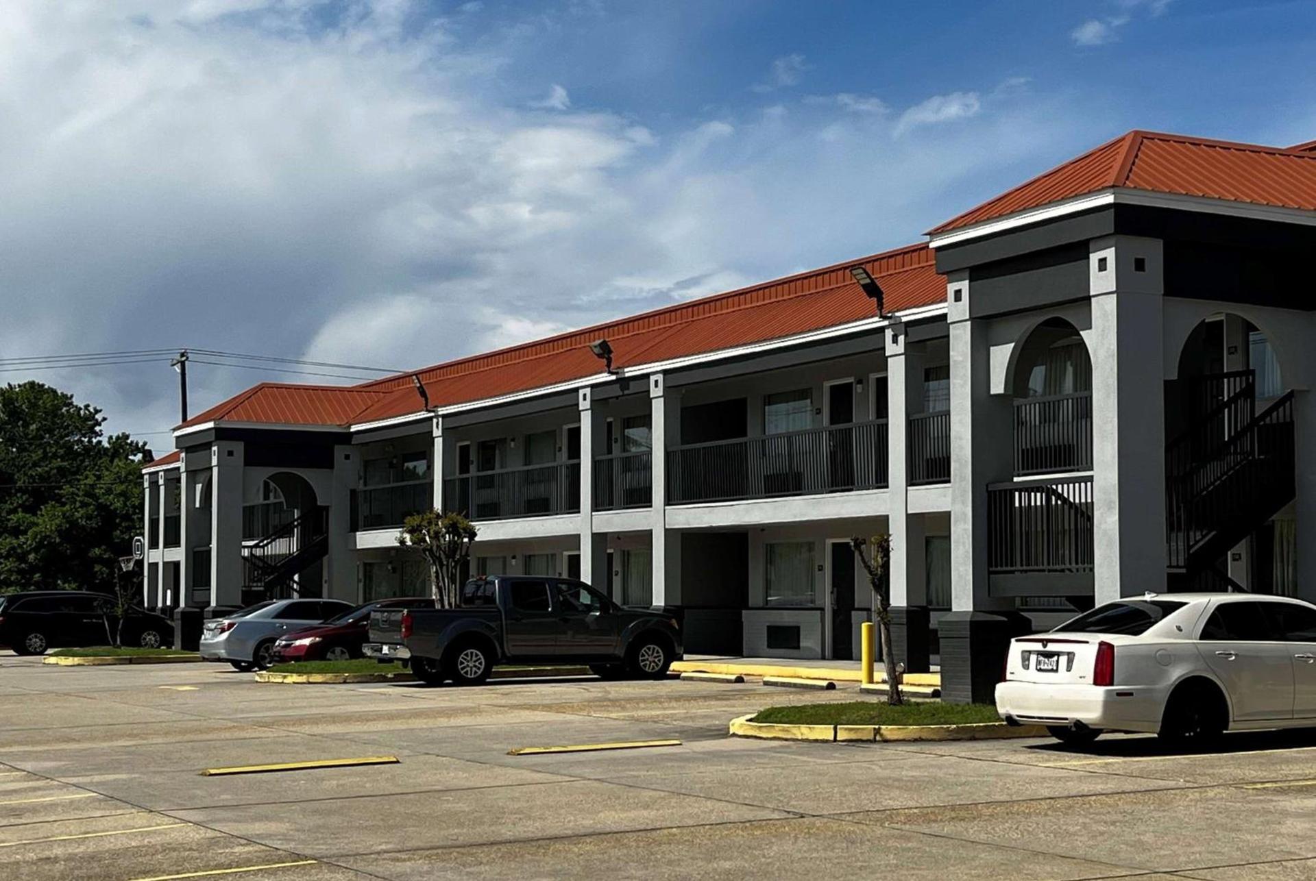 Super 8 by Wyndham Slidell photo 3