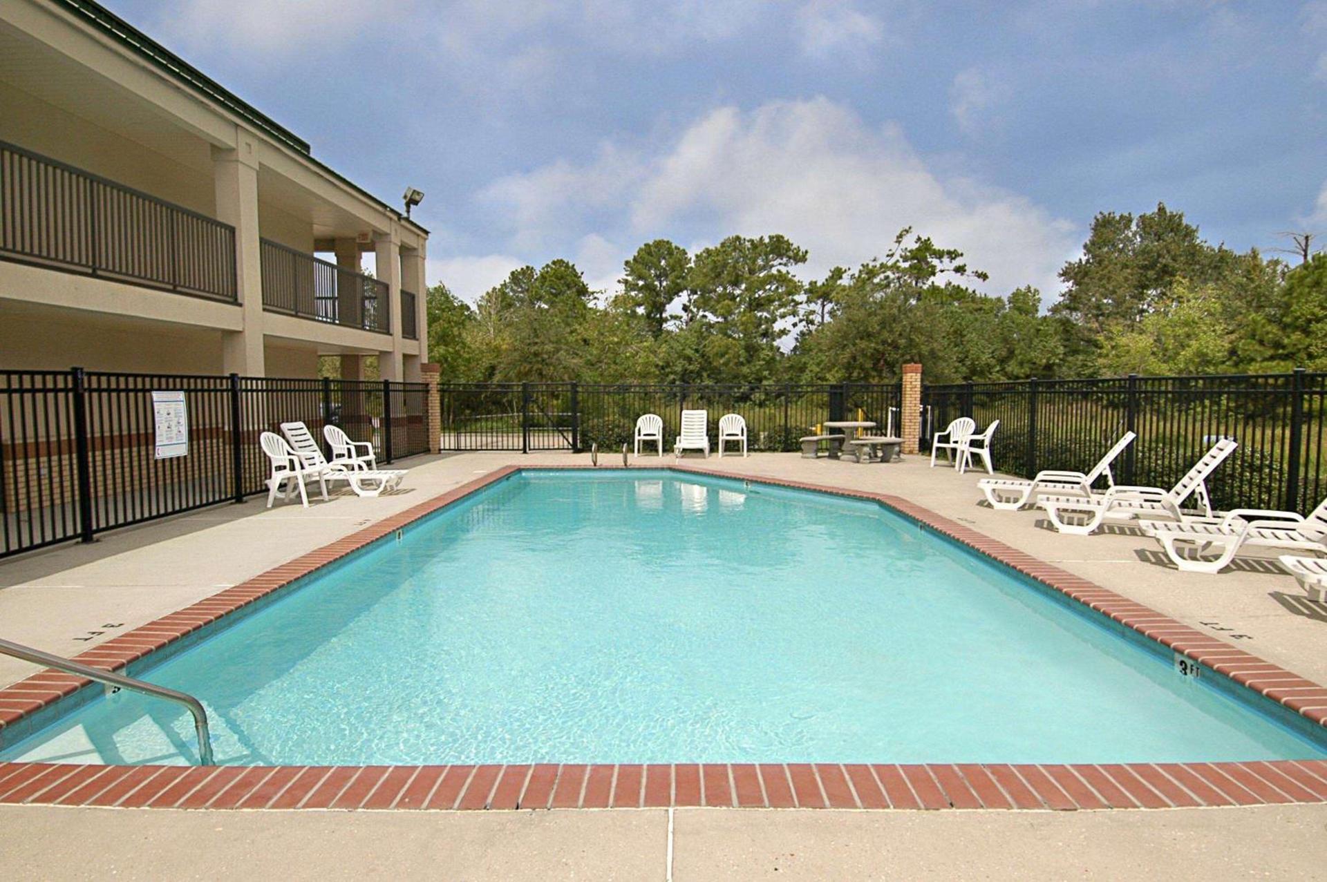 Super 8 by Wyndham Slidell photo 10