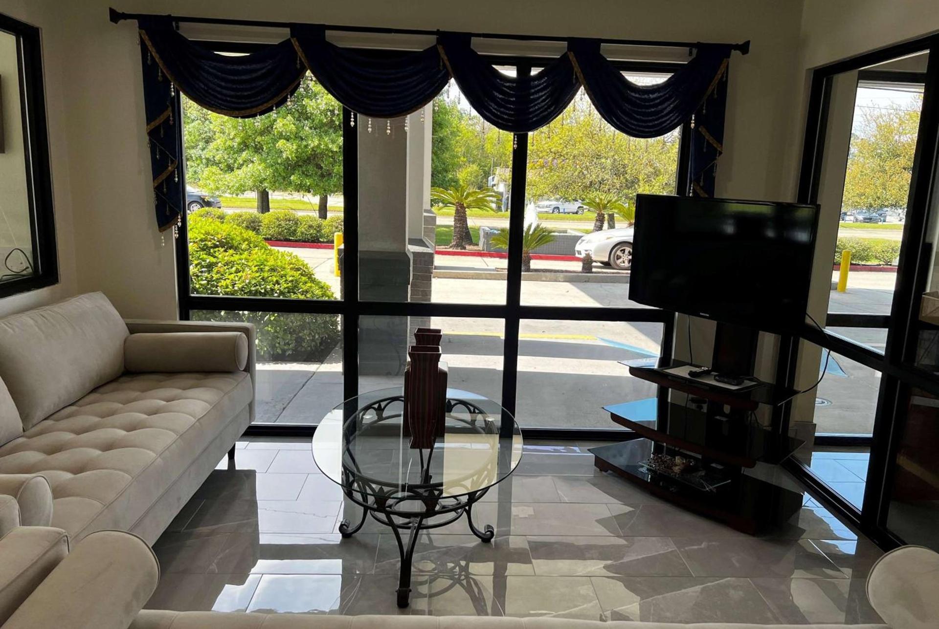 Super 8 by Wyndham Slidell photo 9
