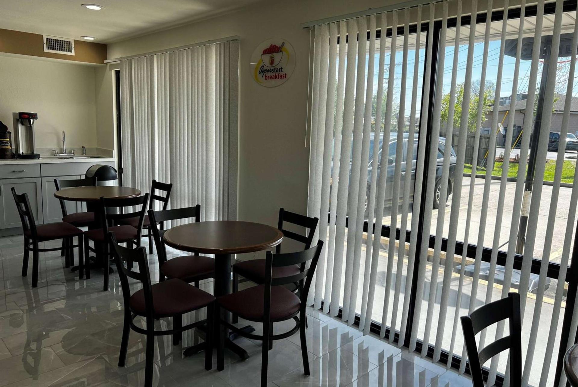 Super 8 by Wyndham Slidell photo 14