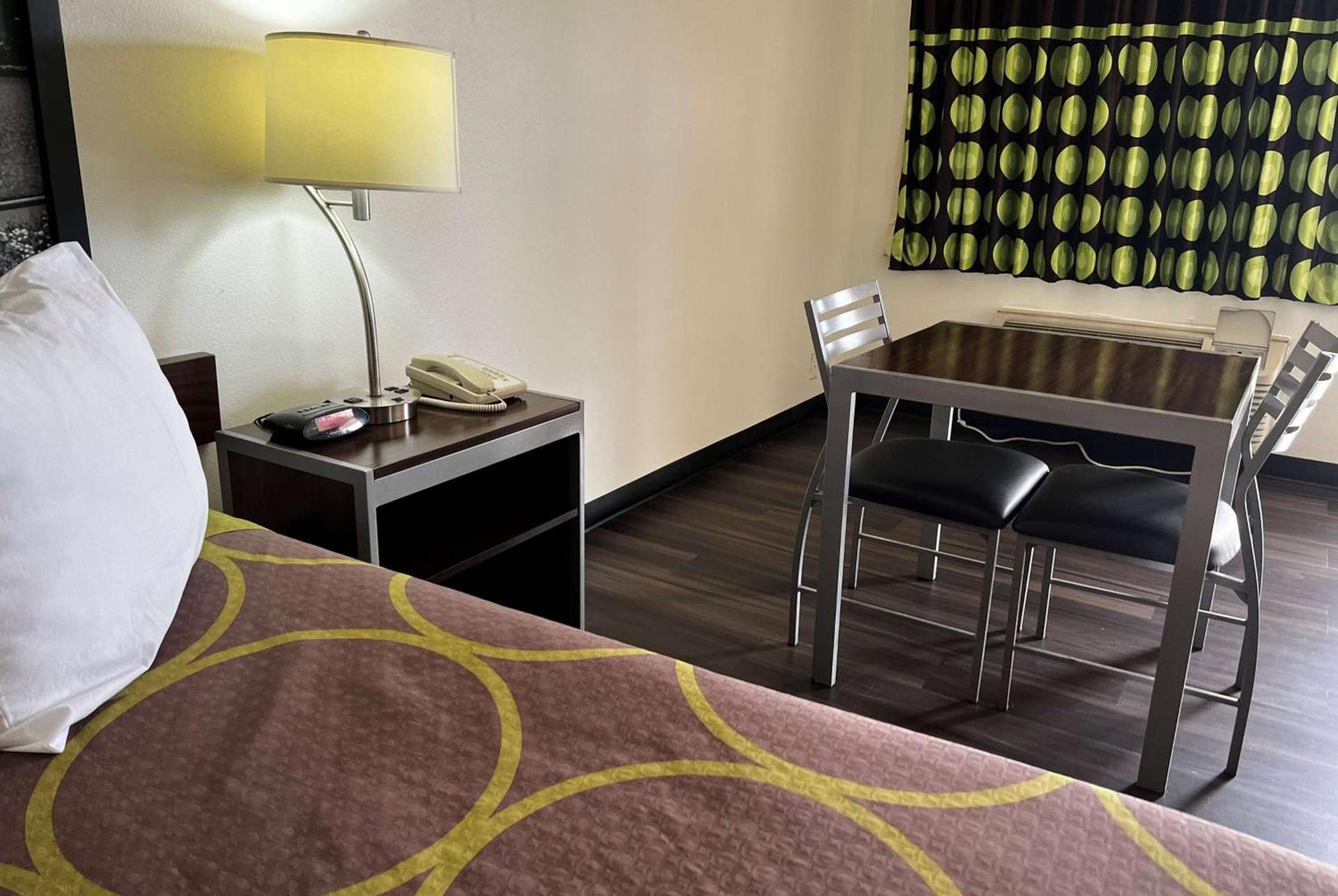 Super 8 by Wyndham Slidell photo 22