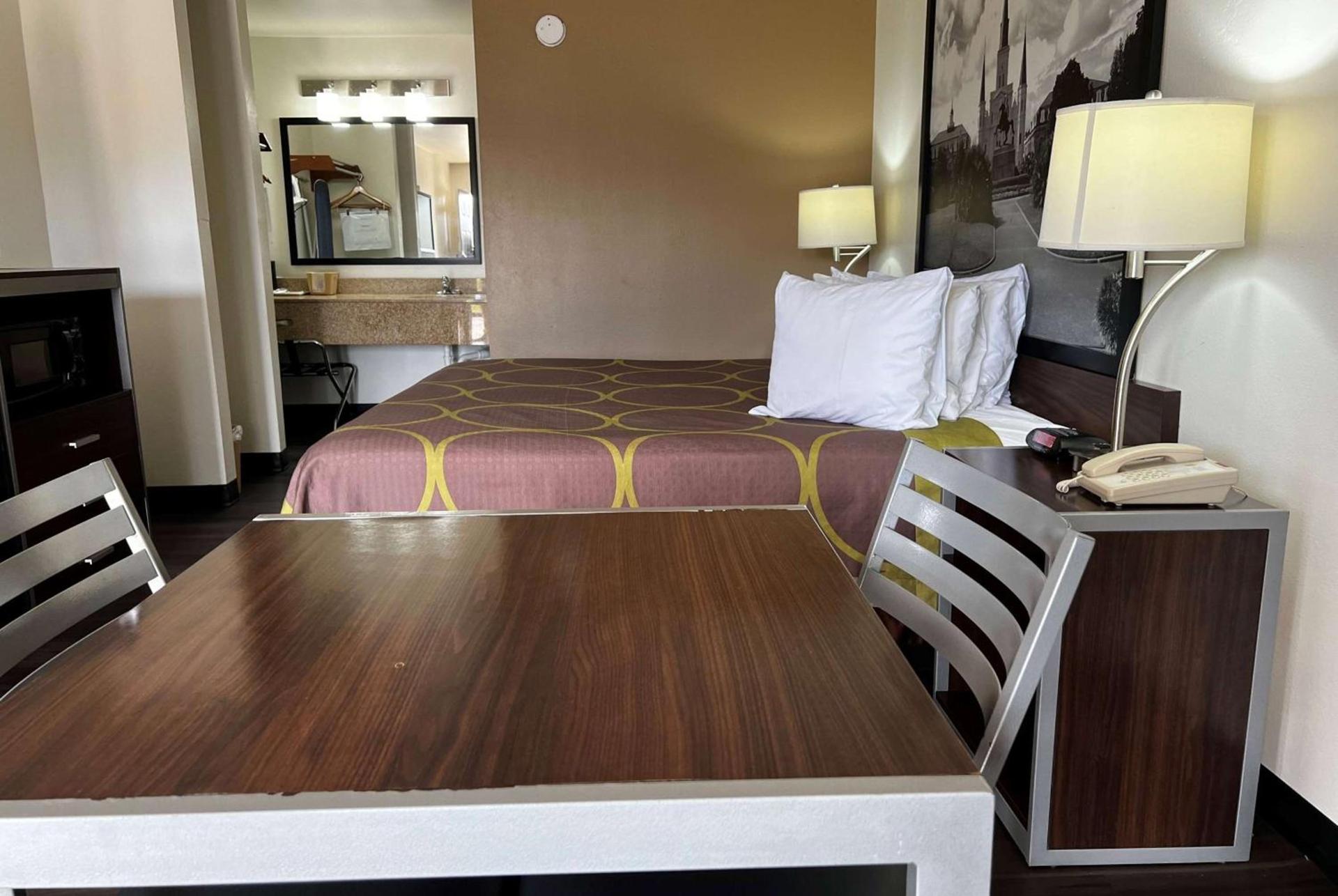 Super 8 by Wyndham Slidell photo 24