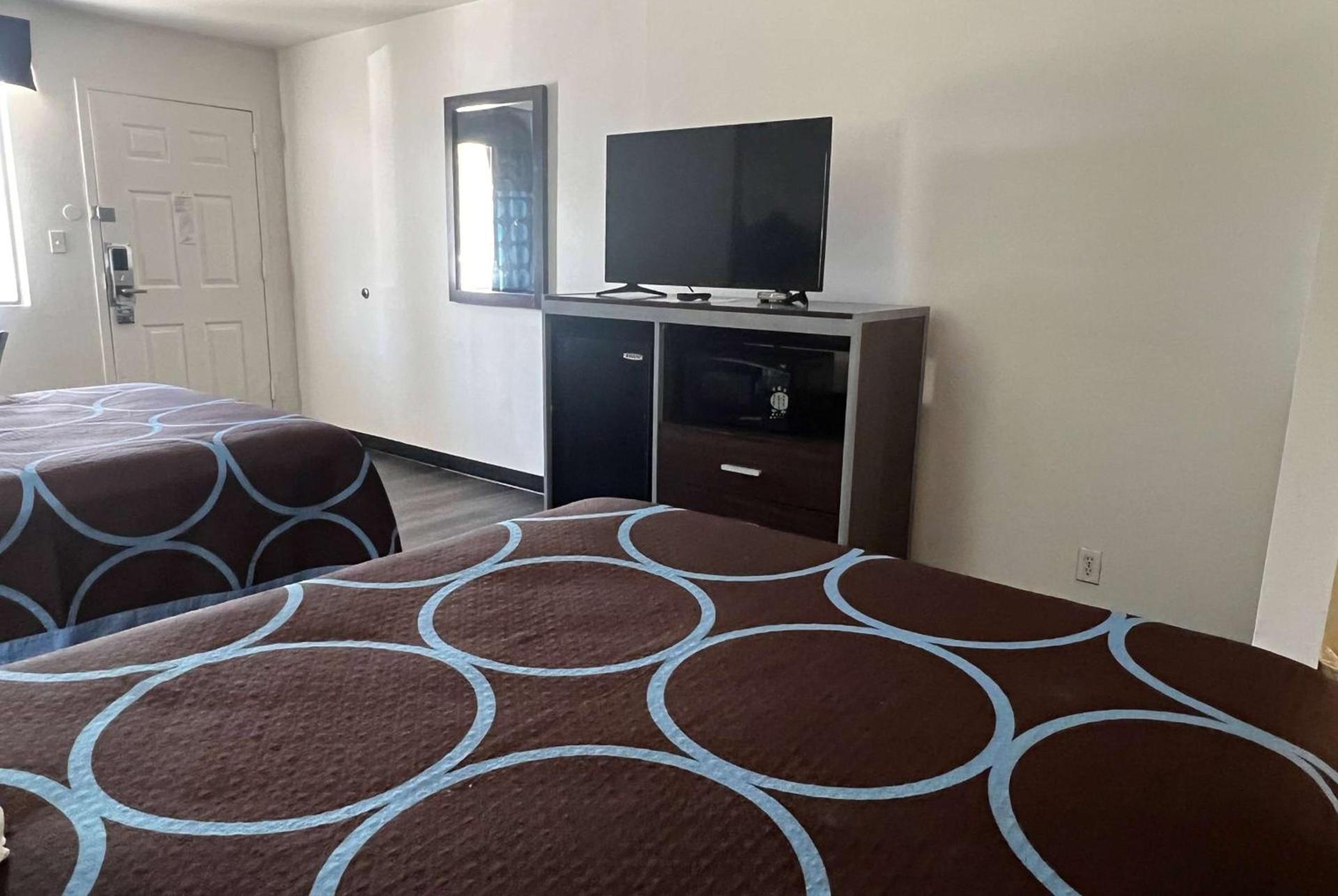 Super 8 by Wyndham Slidell photo 30