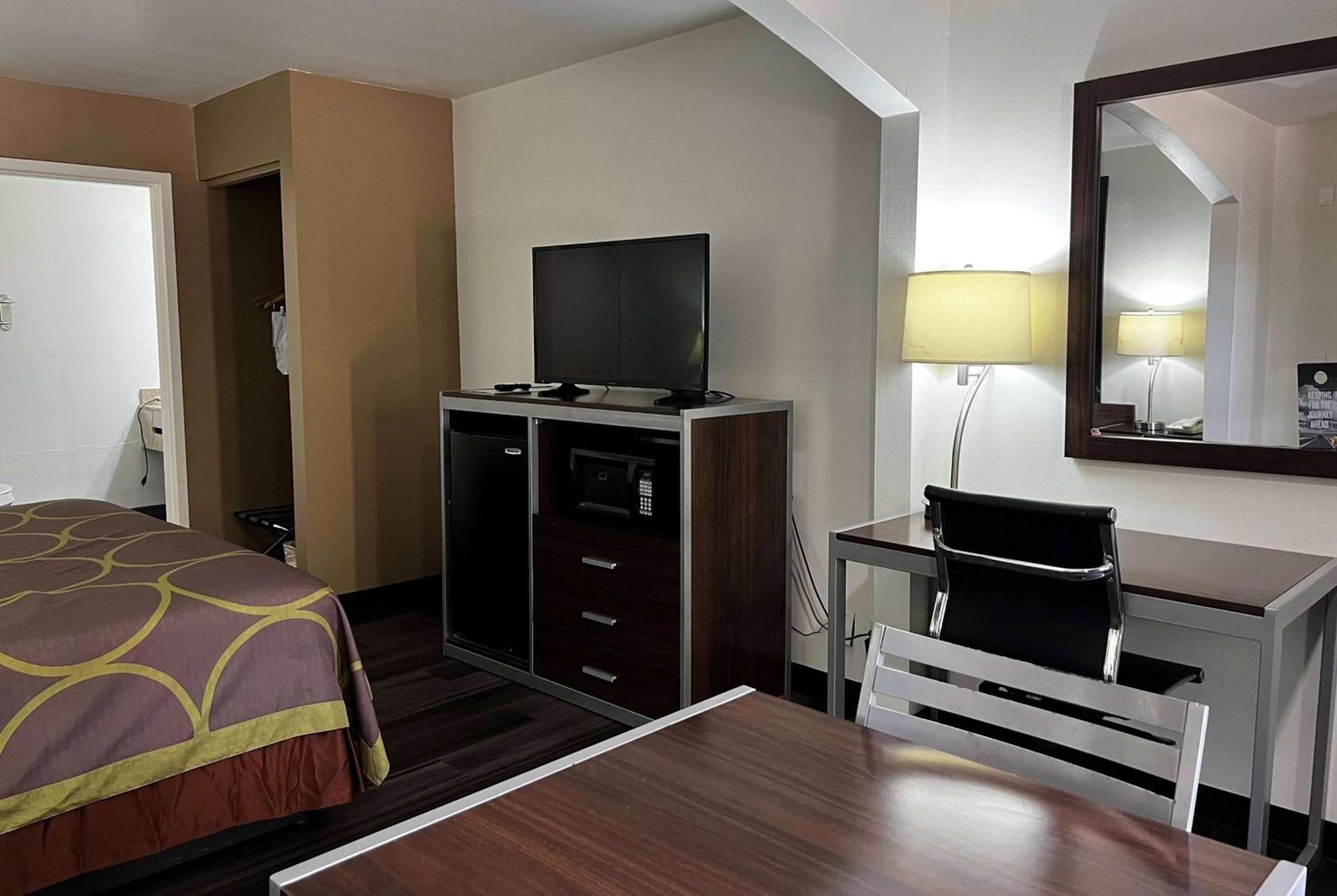 Super 8 by Wyndham Slidell photo 34