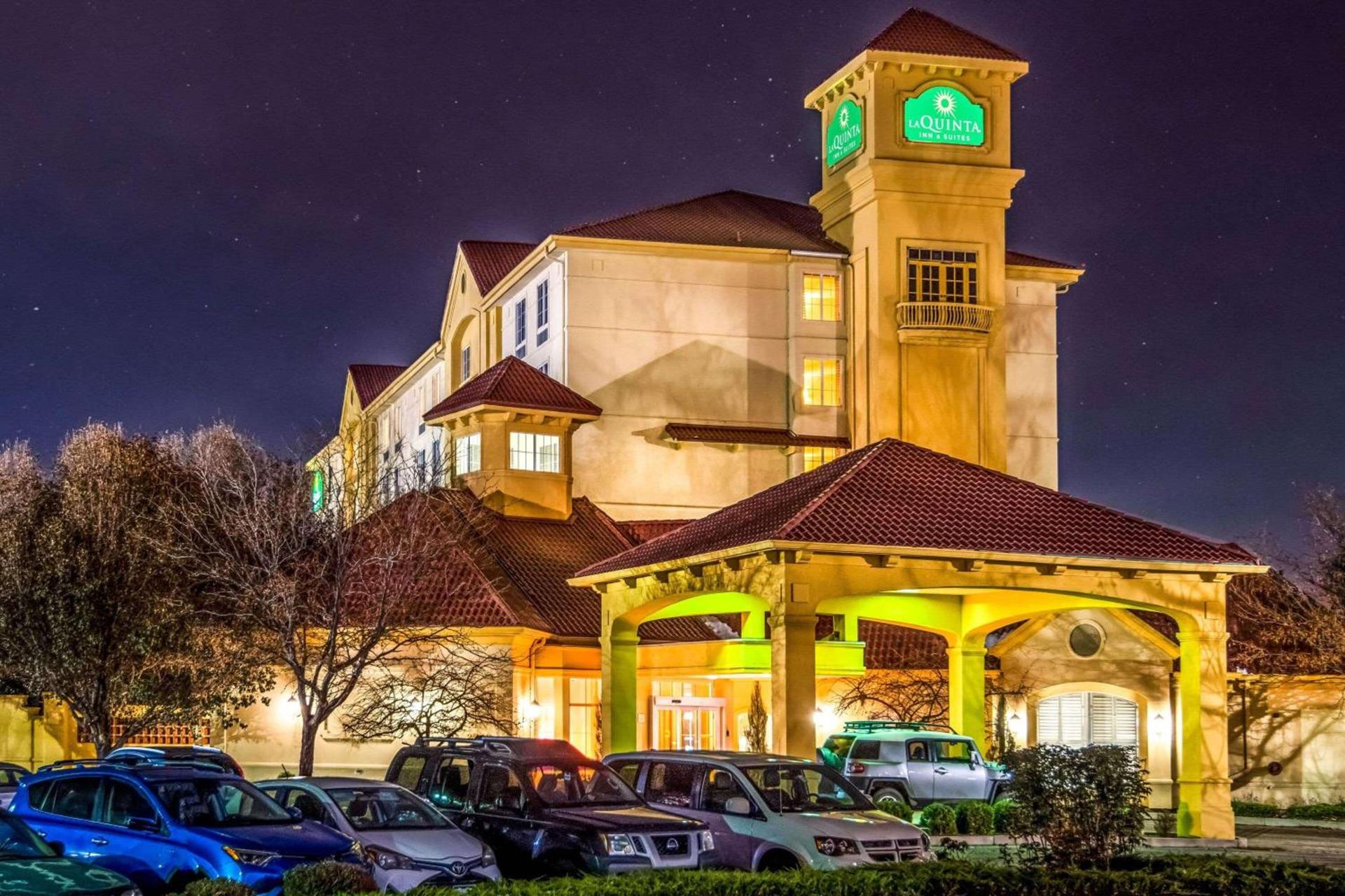 La Quinta Inn & Suites by Wyndham Colorado Springs South AP photo 12