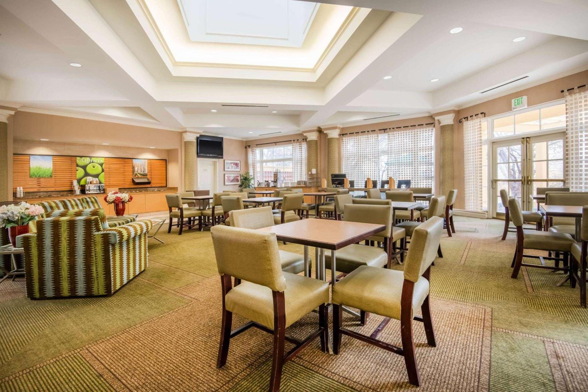 La Quinta Inn & Suites by Wyndham Colorado Springs South AP photo 16