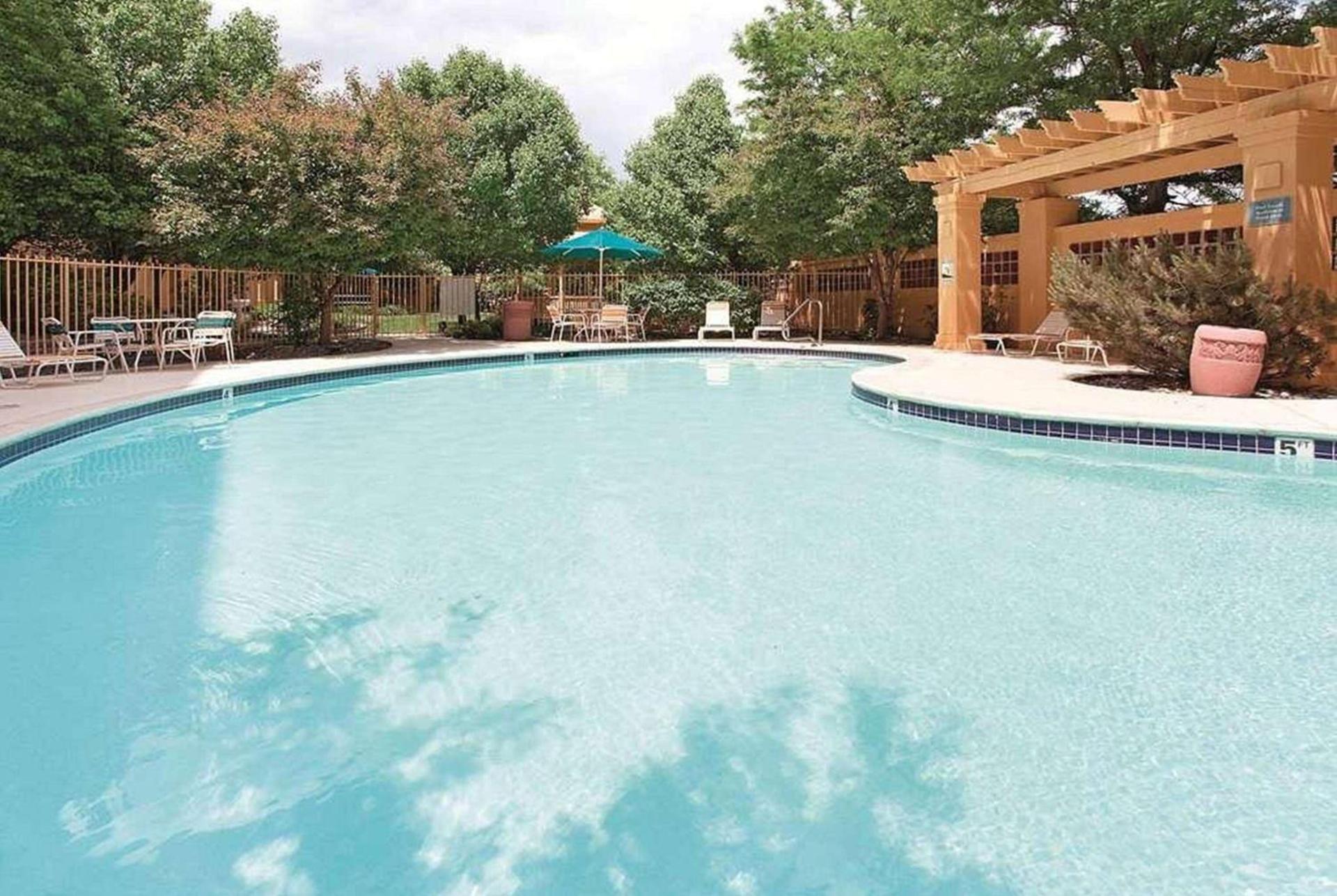 La Quinta Inn & Suites by Wyndham Colorado Springs South AP photo 18